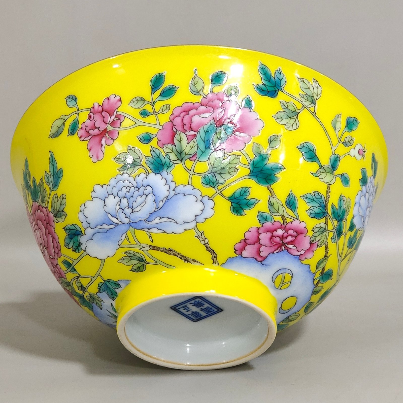 Qing Dynasty Yongzheng A lemon yellow glazed peony bowl made