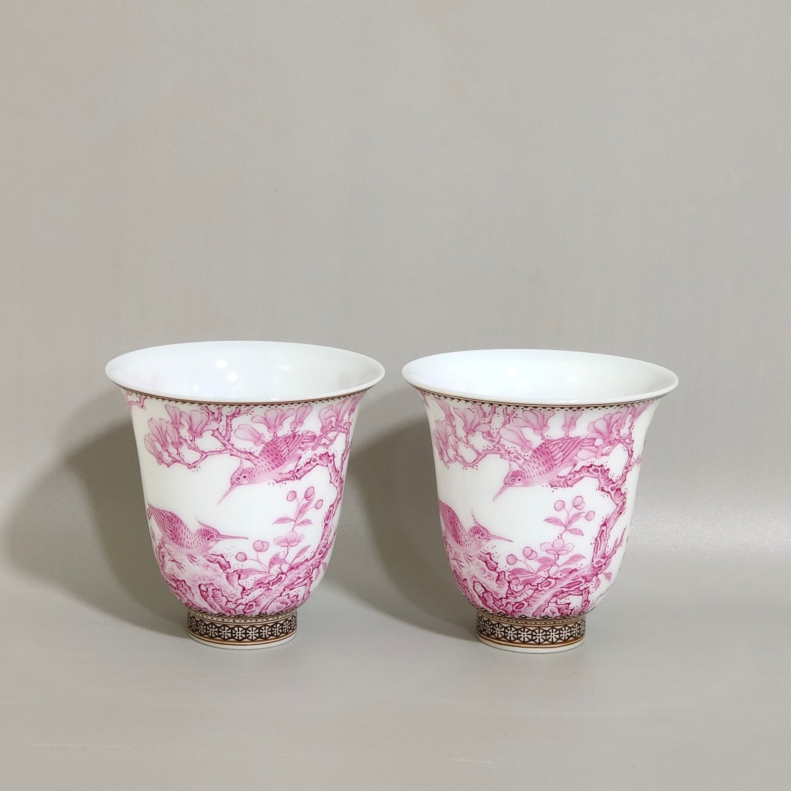 Qing Dynasty Yongzheng An agate and red thin cup with poems about flowers and birds