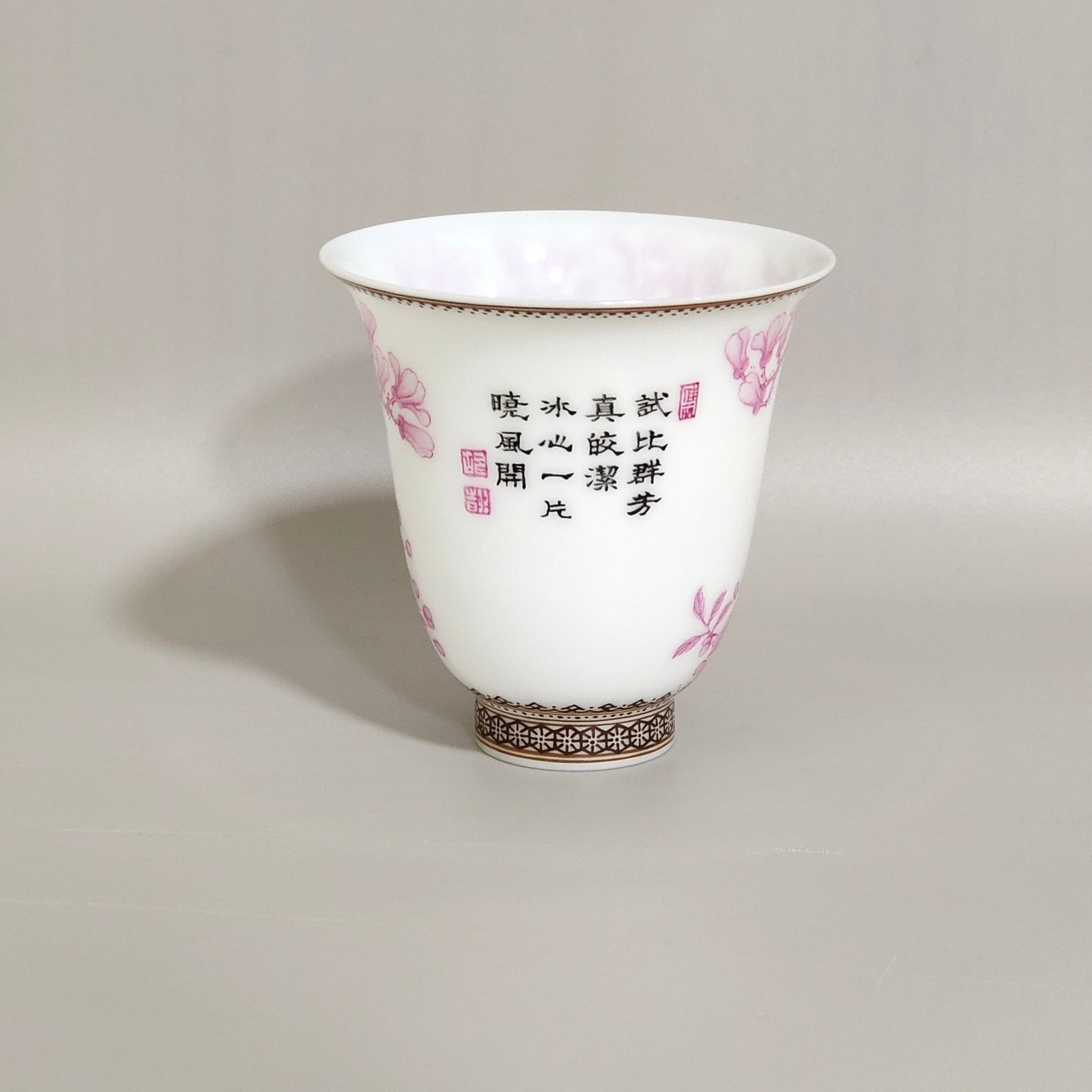 Qing Dynasty Yongzheng An agate and red thin cup with poems about flowers and birds