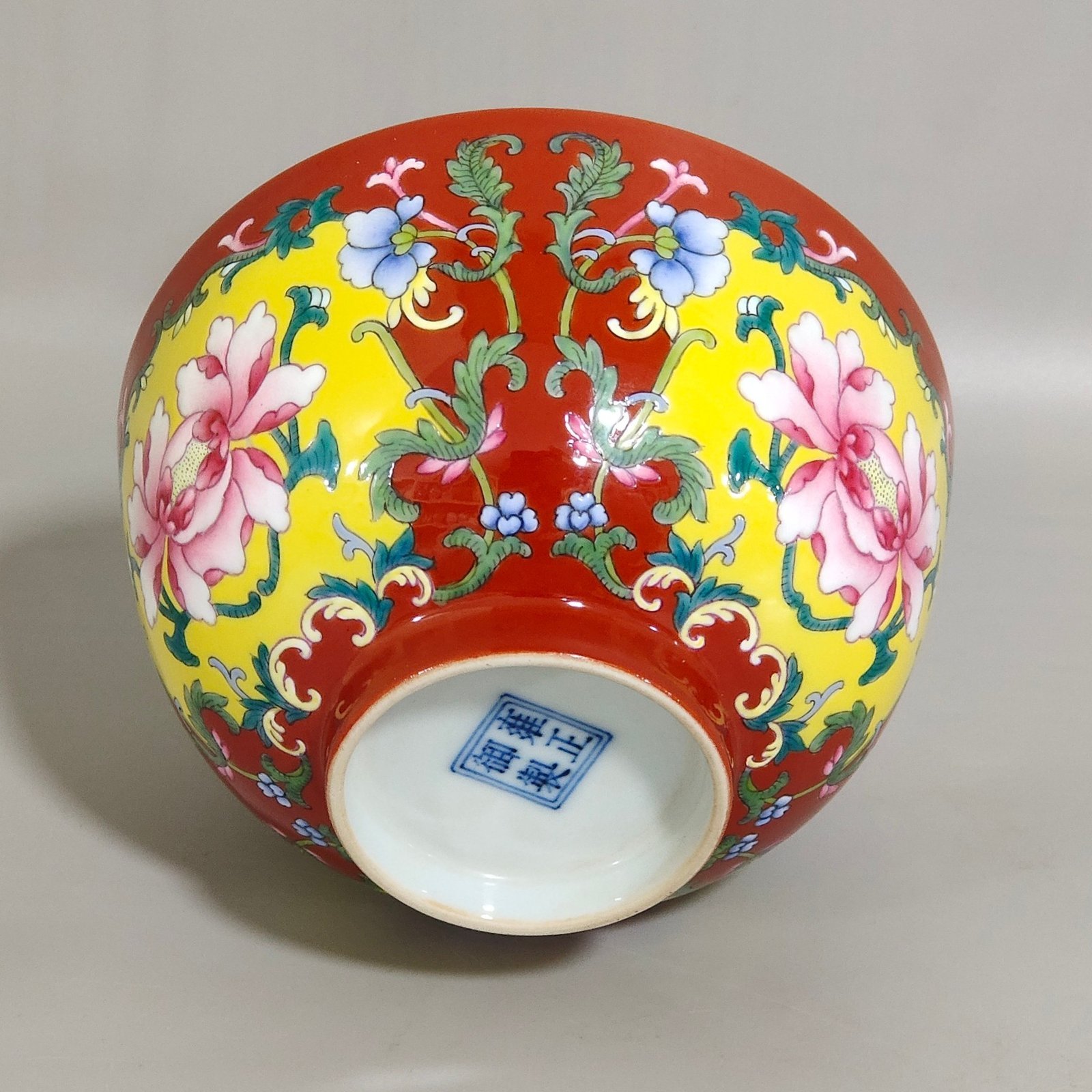 Qing Dynasty Yongzheng Coral red windowed flower bowl