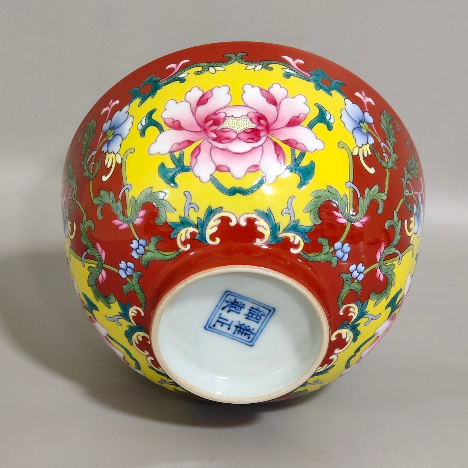 Qing Dynasty Yongzheng Coral red windowed flower bowl