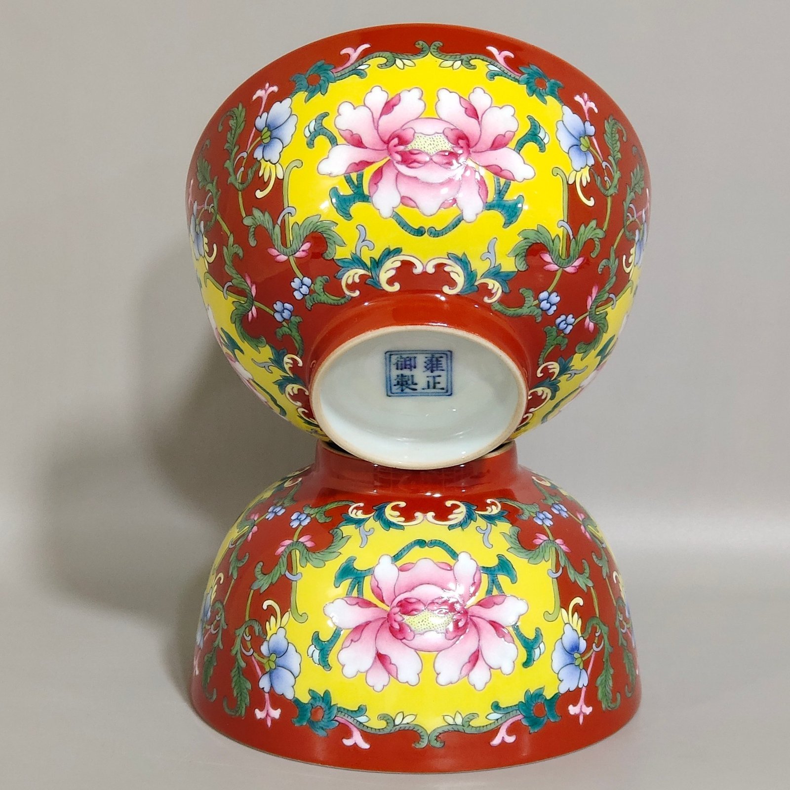 Qing Dynasty Yongzheng Coral red windowed flower bowl
