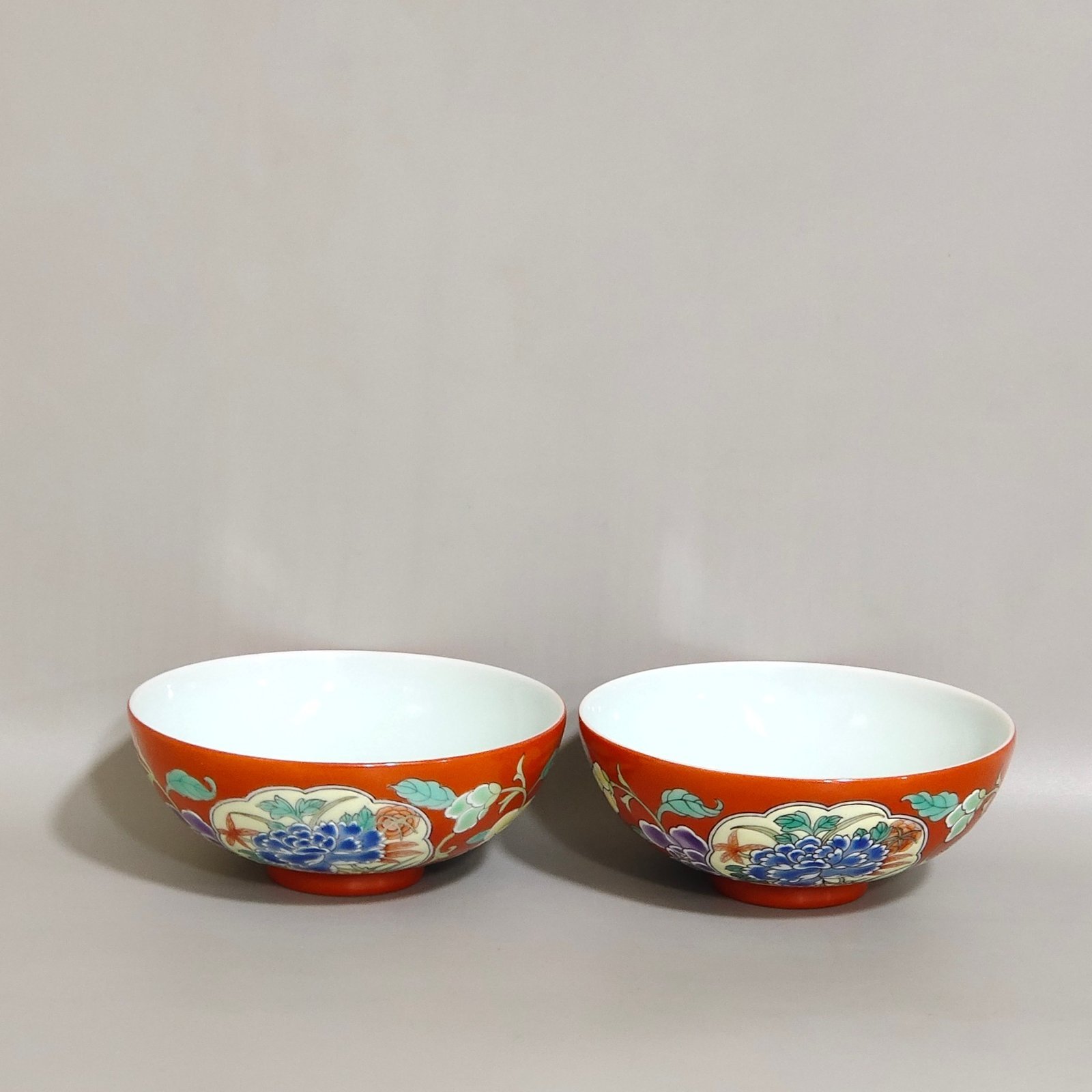 Qing Dynasty Yongzheng Coral red flower tea round