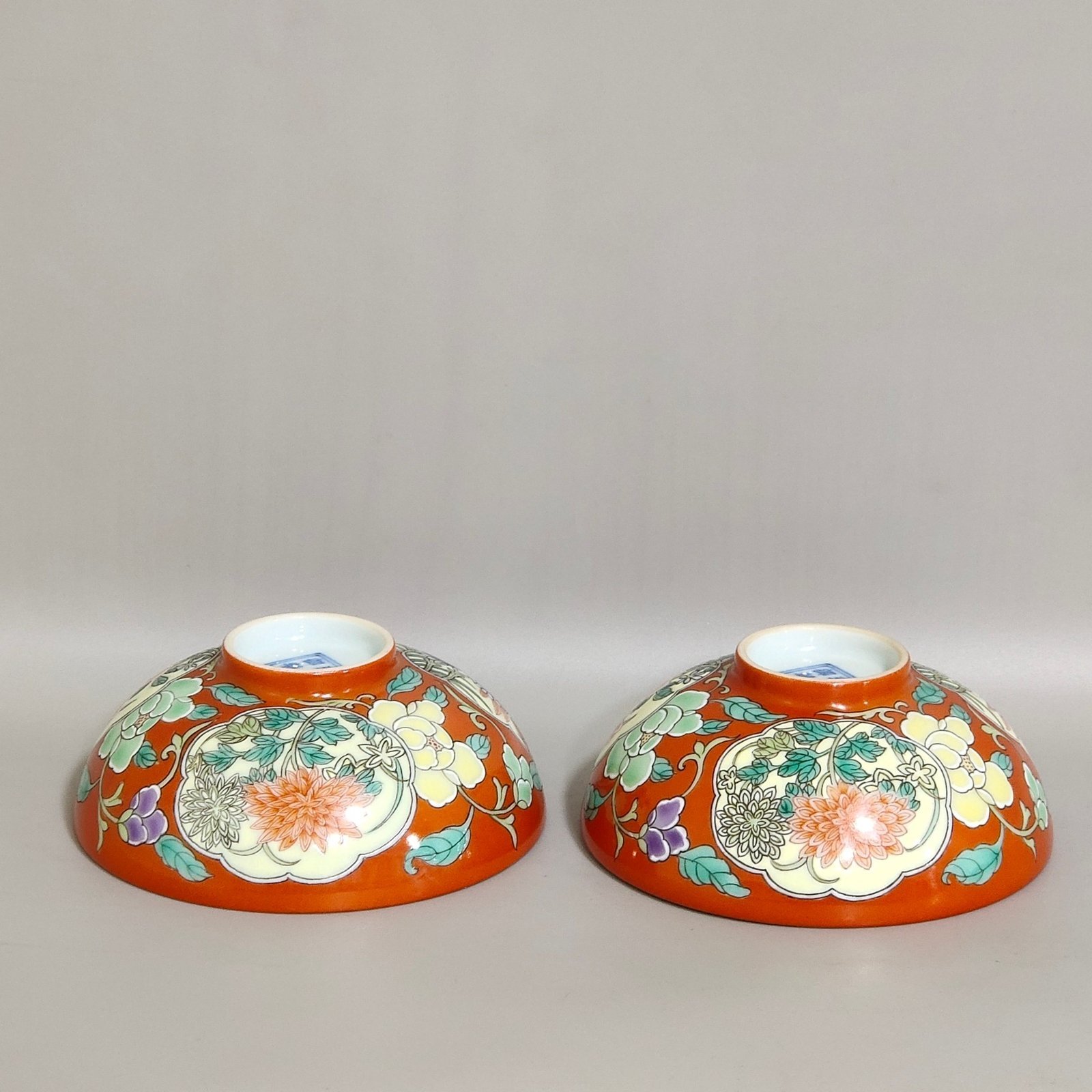 Qing Dynasty Yongzheng Coral red flower tea round
