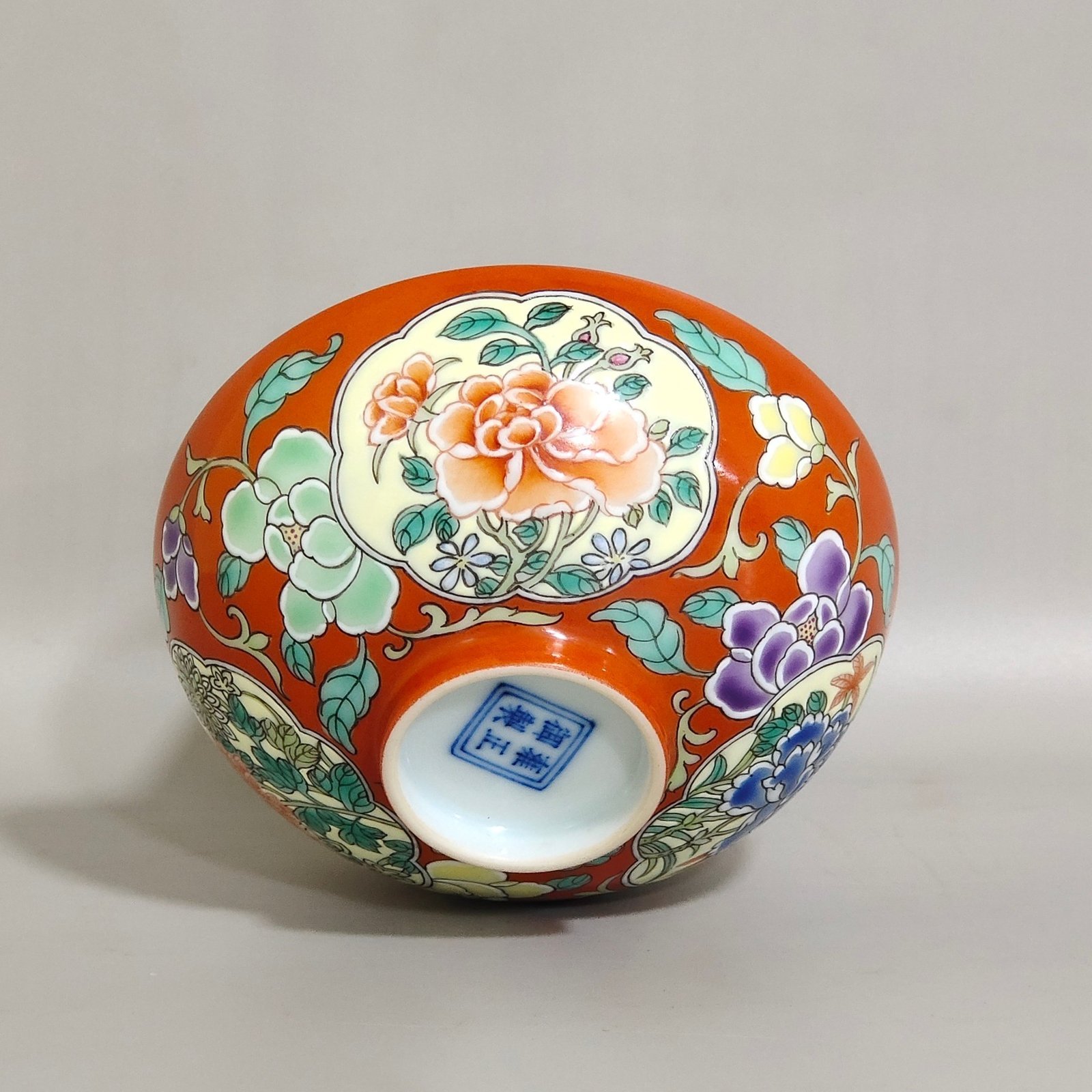 Qing Dynasty Yongzheng Coral red flower tea round