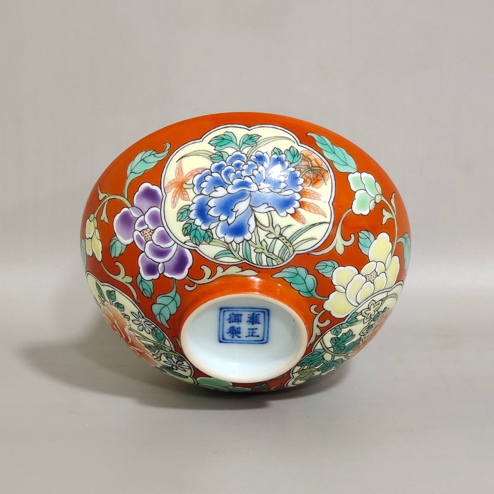 Qing Dynasty Yongzheng Coral red flower tea round