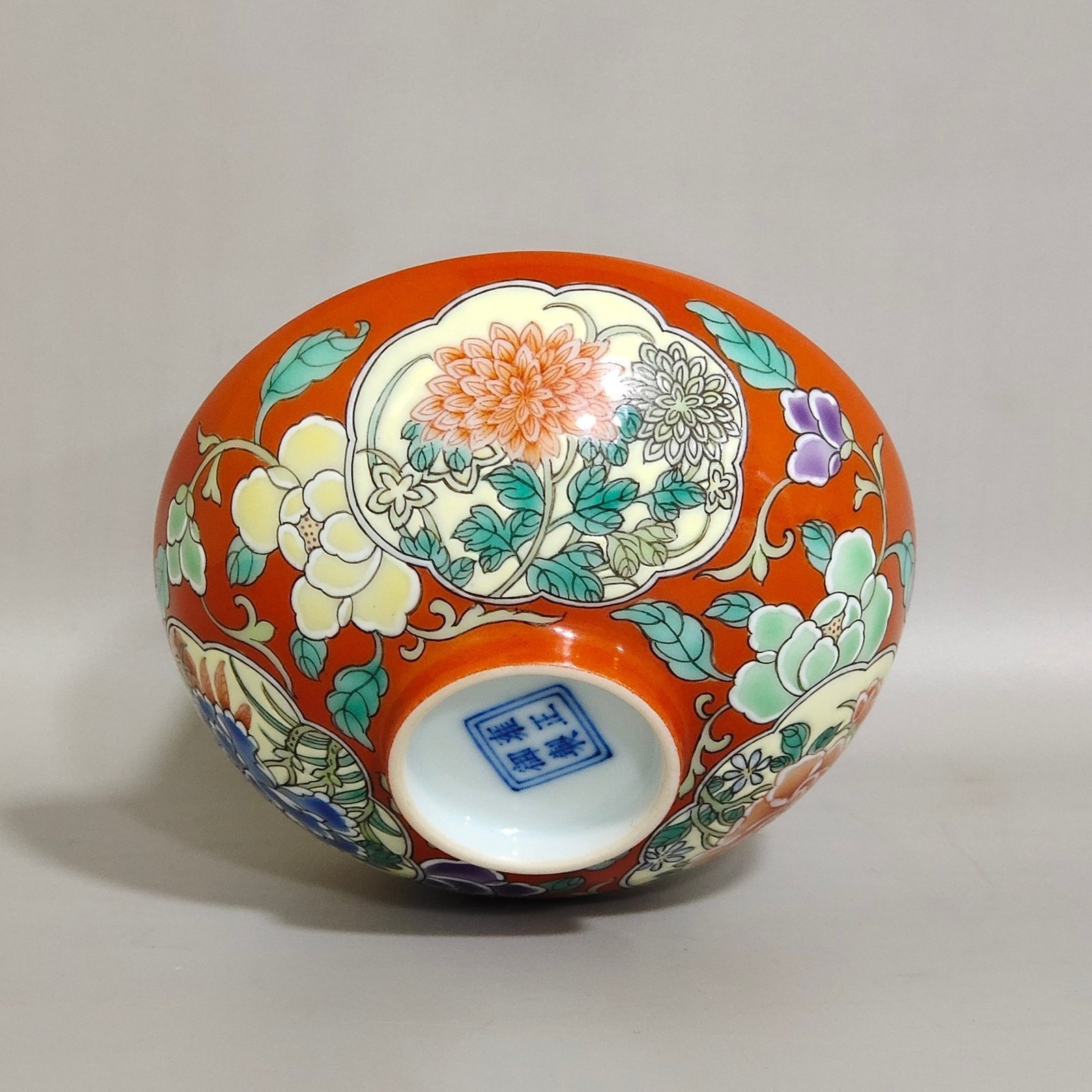 Qing Dynasty Yongzheng Coral red flower tea round