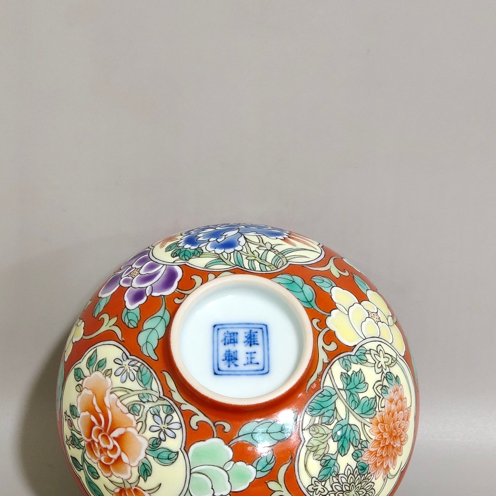 Qing Dynasty Yongzheng Coral red flower tea round