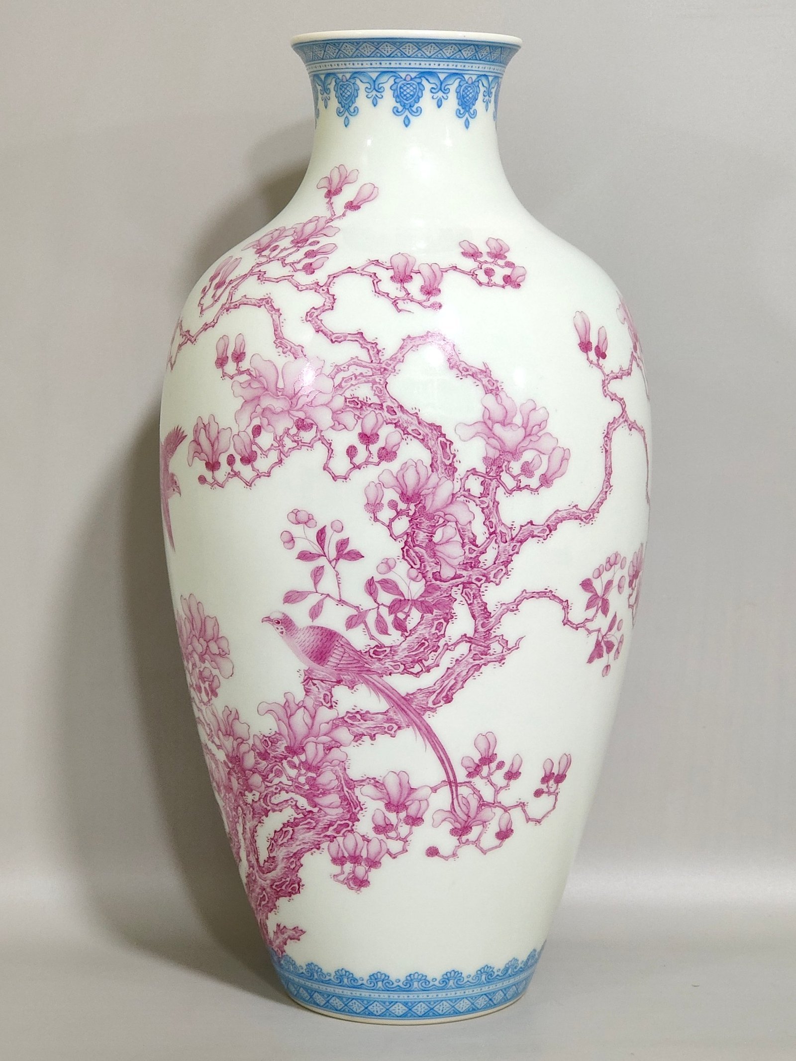 Qing Dynasty thin-bodied plum vase with green edges agat