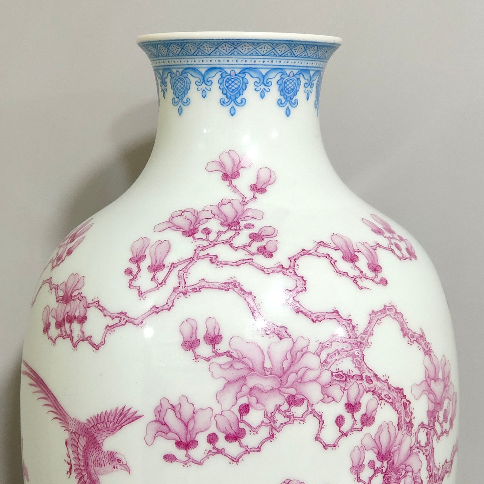Qing Dynasty thin-bodied plum vase with green edges agat