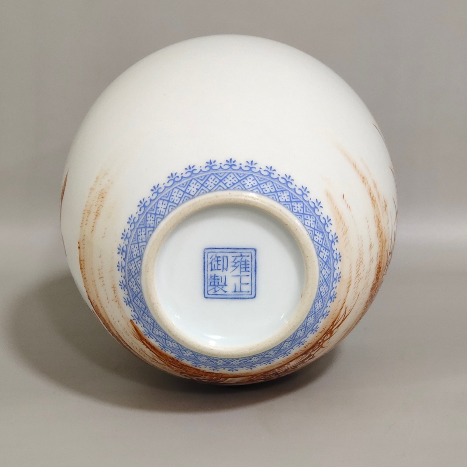 Qing Dynasty olive vase with emerald edges
