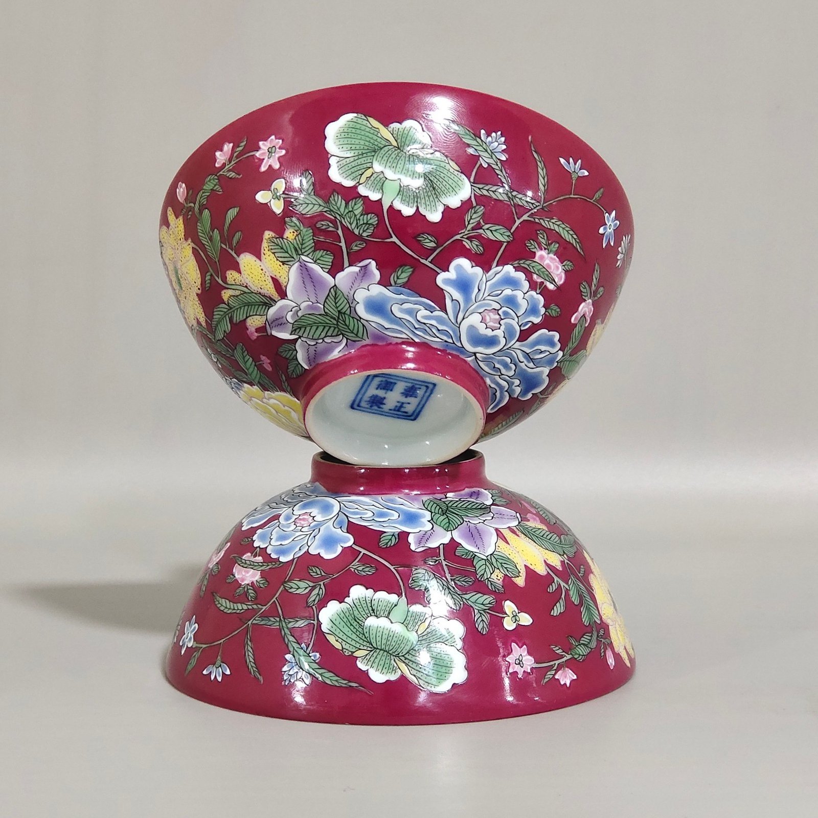 Qing Dynasty Yongzheng A small carmine cup