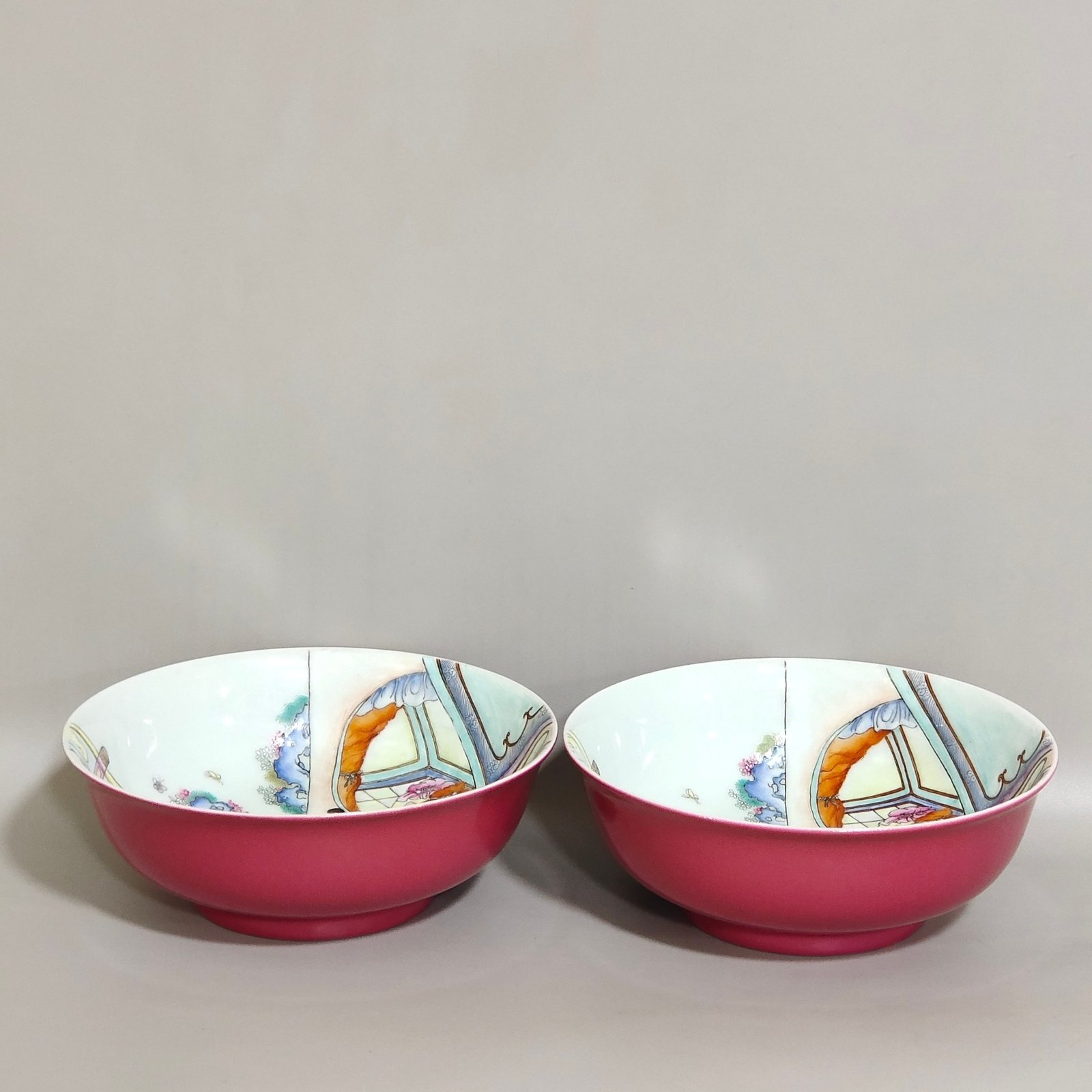 Qing Dynasty Yongzheng A rouge-red bowl with a picture of a godchild on the inside