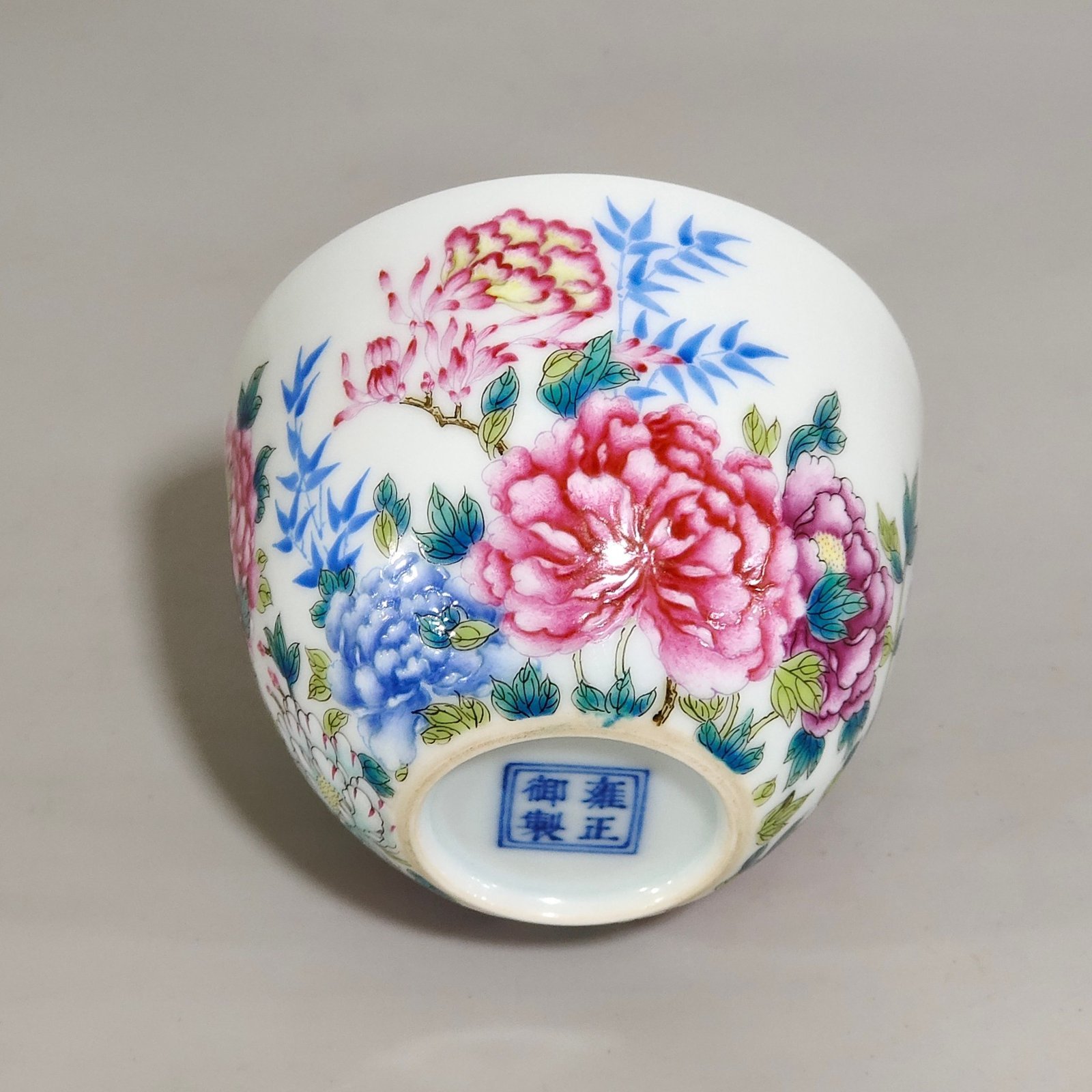 Qing Dynasty Yongzheng Flower cup