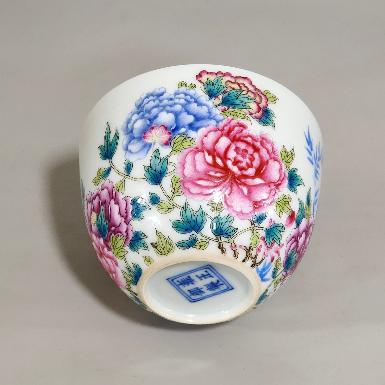 Qing Dynasty Yongzheng Flower cup