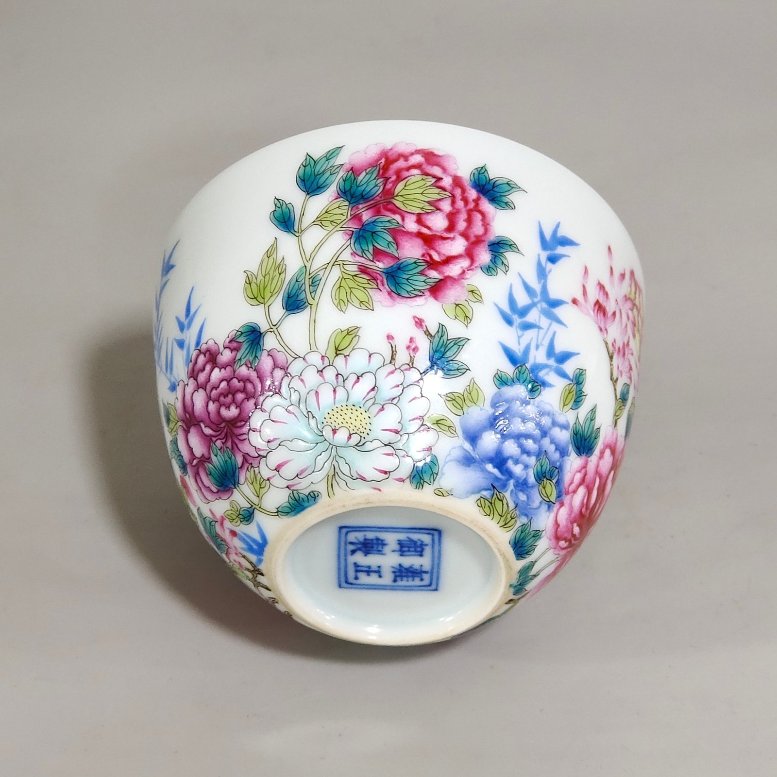Qing Dynasty Yongzheng Flower cup