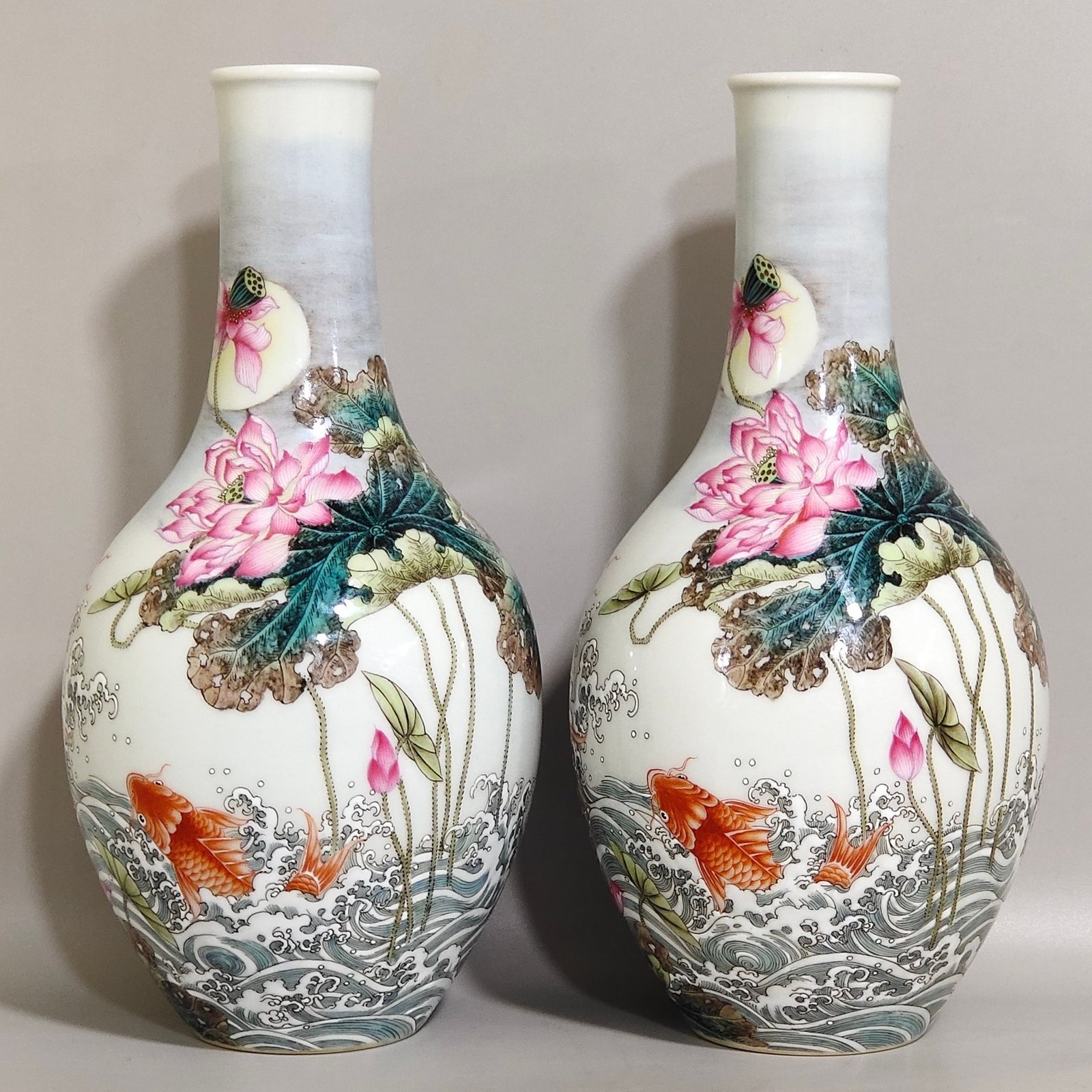 Qing Dynasty Yongzheng Lotus carp olive vase