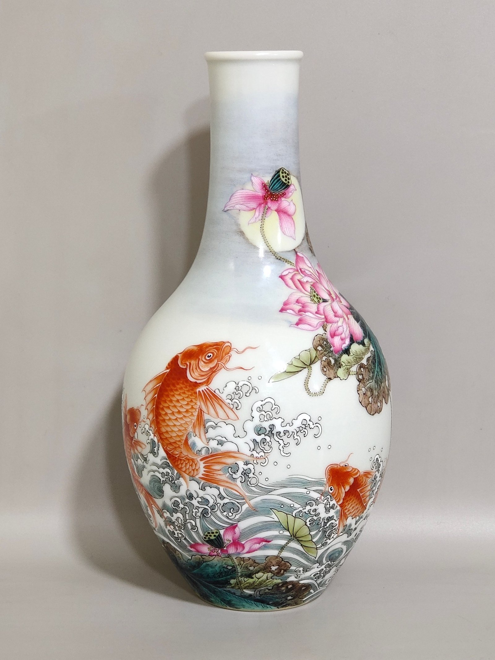 Qing Dynasty Yongzheng Lotus carp olive vase