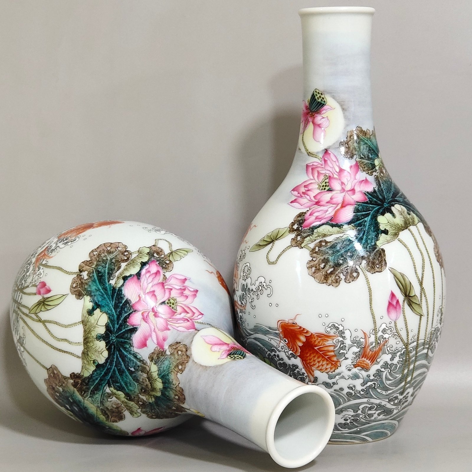 Qing Dynasty Yongzheng Lotus carp olive vase