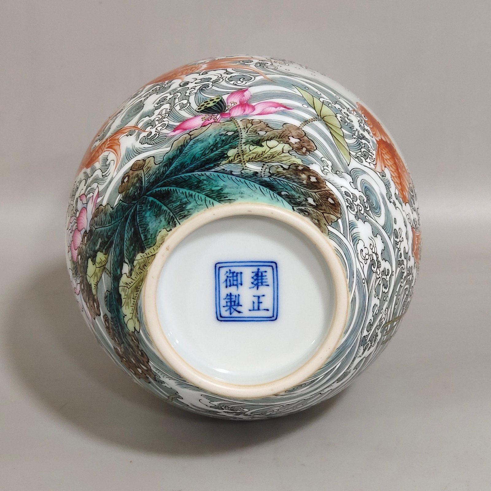 Qing Dynasty Yongzheng Lotus carp olive vase
