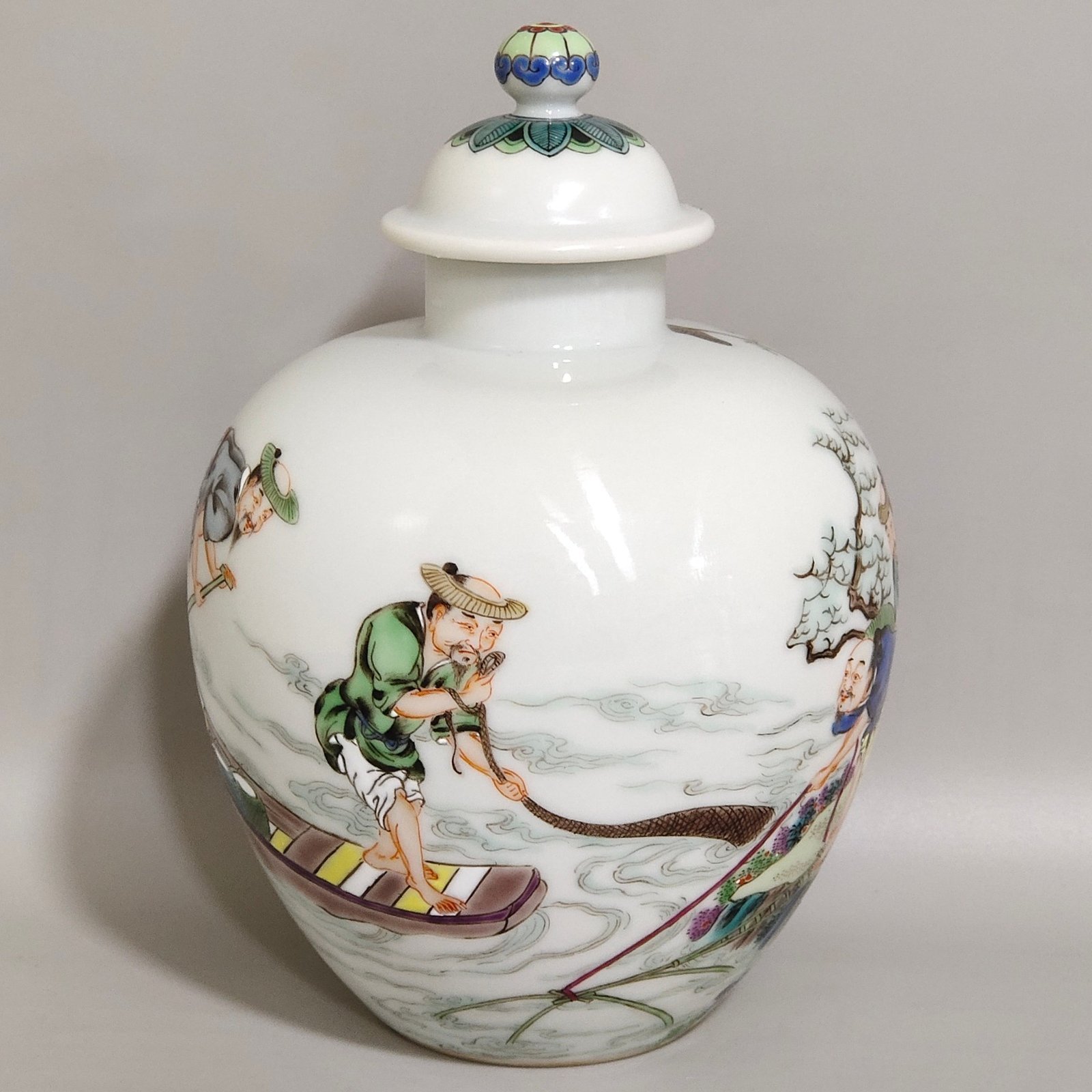 Qing Dynasty Yongzheng Fishing Picture Tea Can