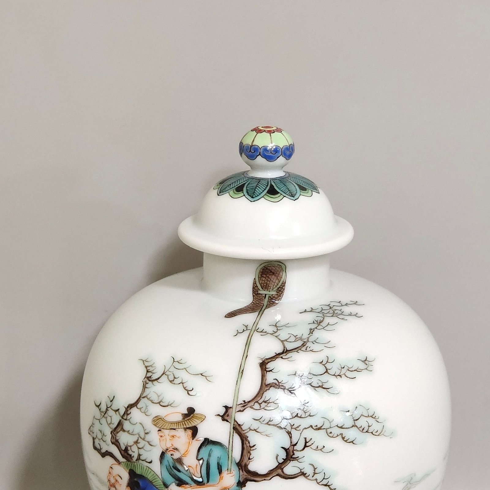 Qing Dynasty Yongzheng Fishing Picture Tea Can