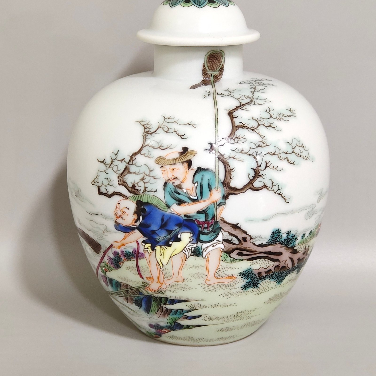 Qing Dynasty Yongzheng Fishing Picture Tea Can