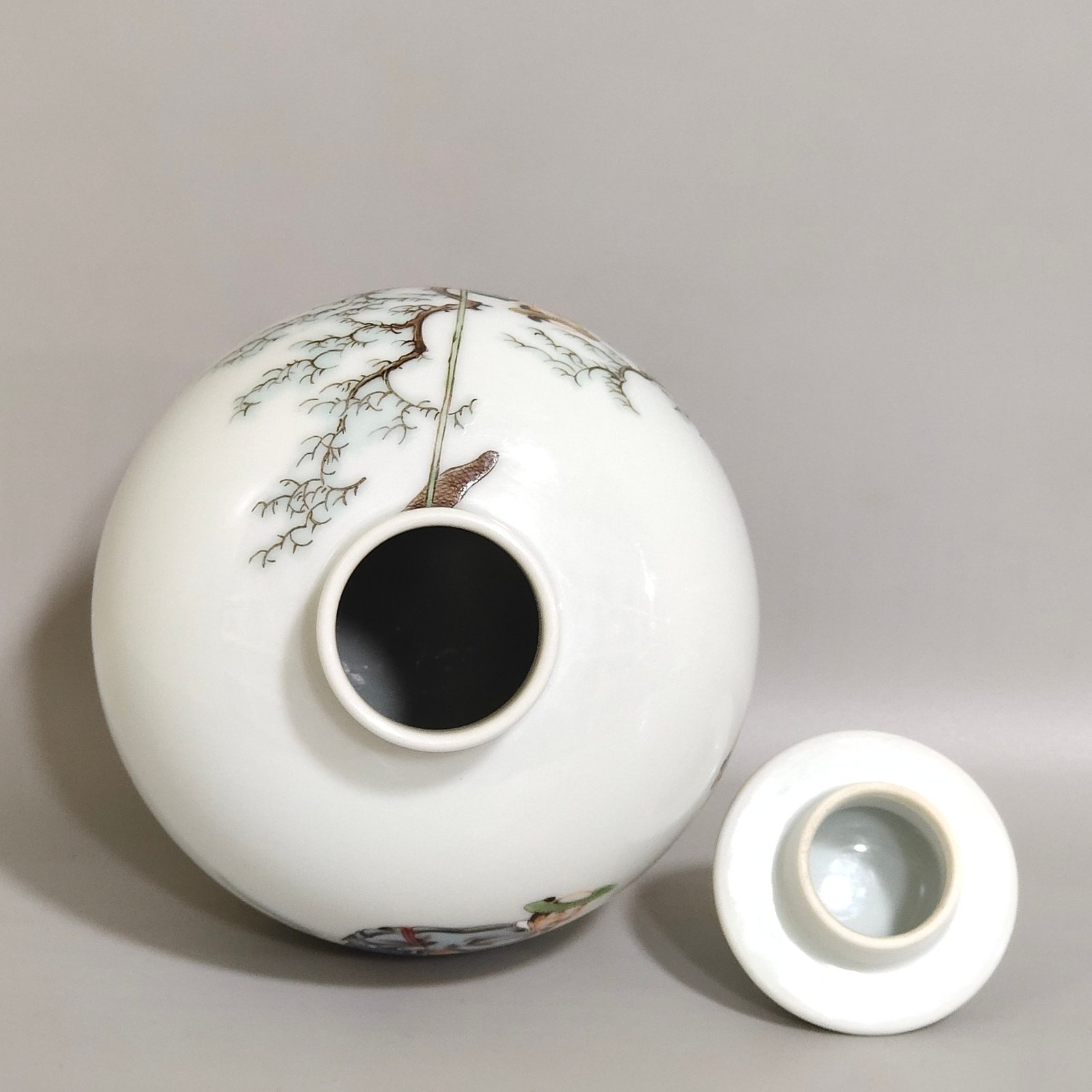 Qing Dynasty Yongzheng Fishing Picture Tea Can