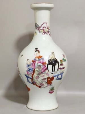 Qing Dynasty Yongzheng Jiaozi Tu olive vase