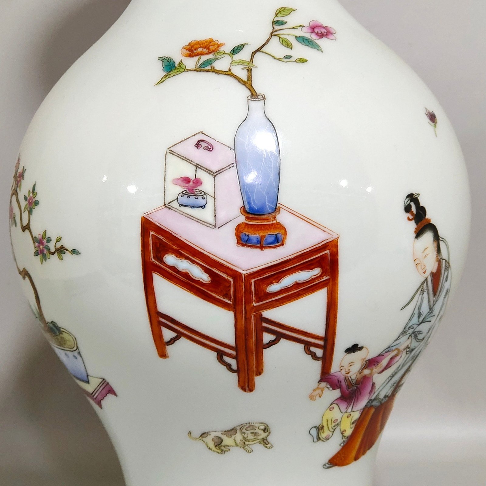 Qing Dynasty Yongzheng Jiaozi Tu olive vase