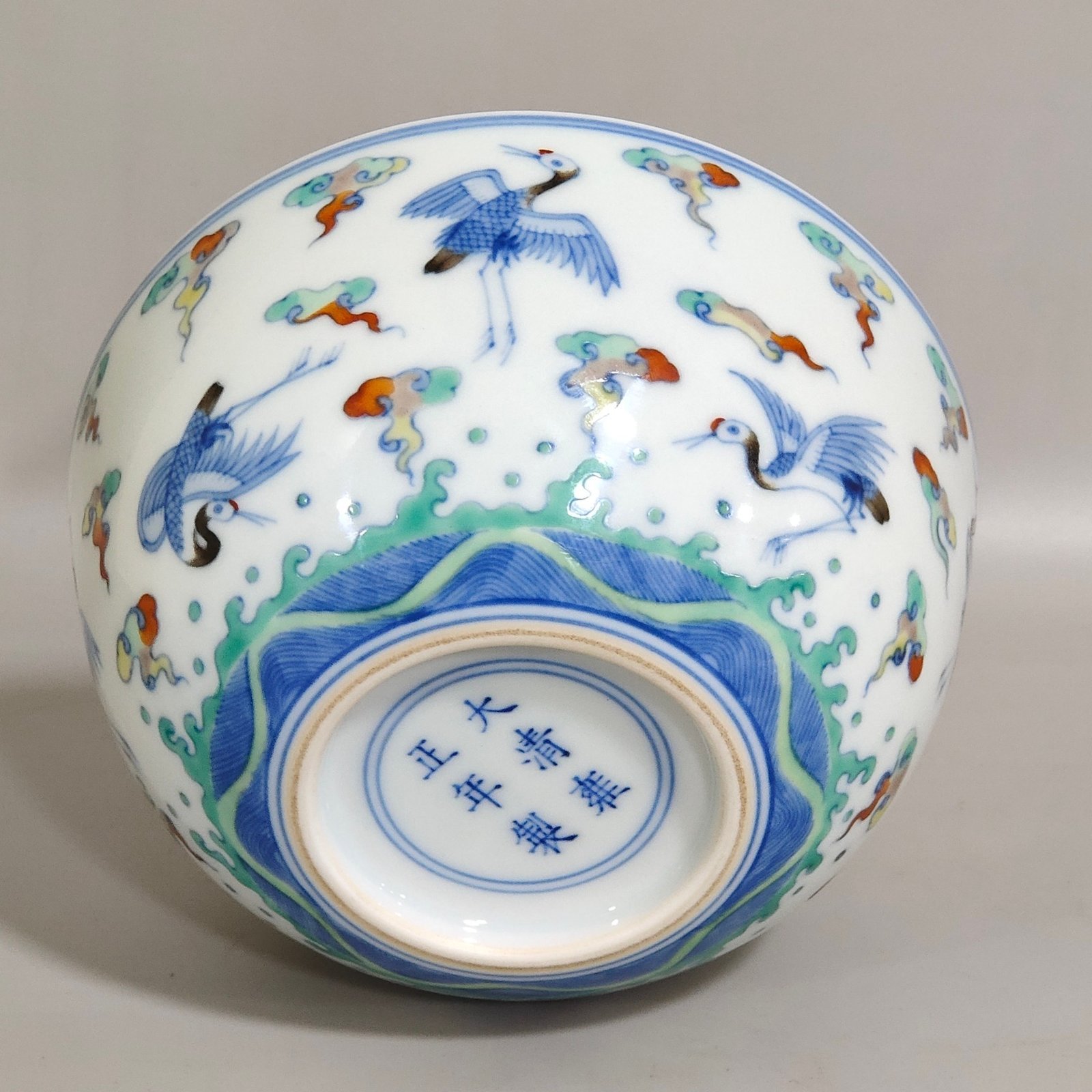Qing Dynasty Yongzheng doucai crane-pattern lying-foot cup