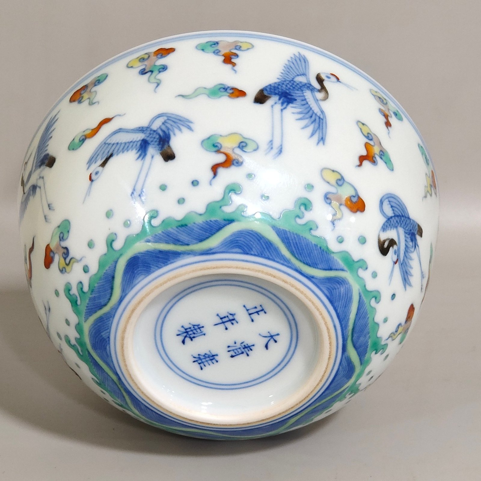 Qing Dynasty Yongzheng doucai crane-pattern lying-foot cup