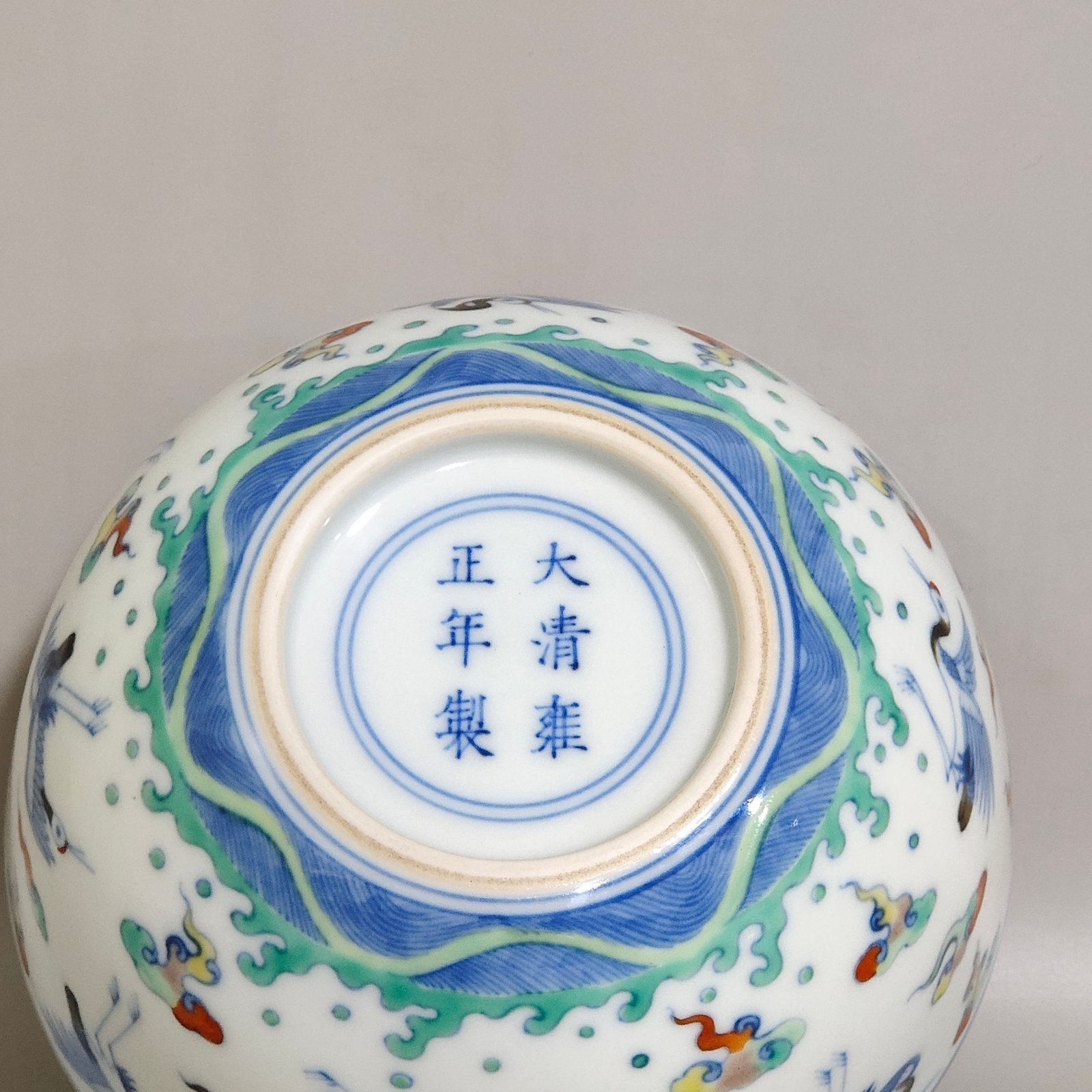 Qing Dynasty Yongzheng doucai crane-pattern lying-foot cup