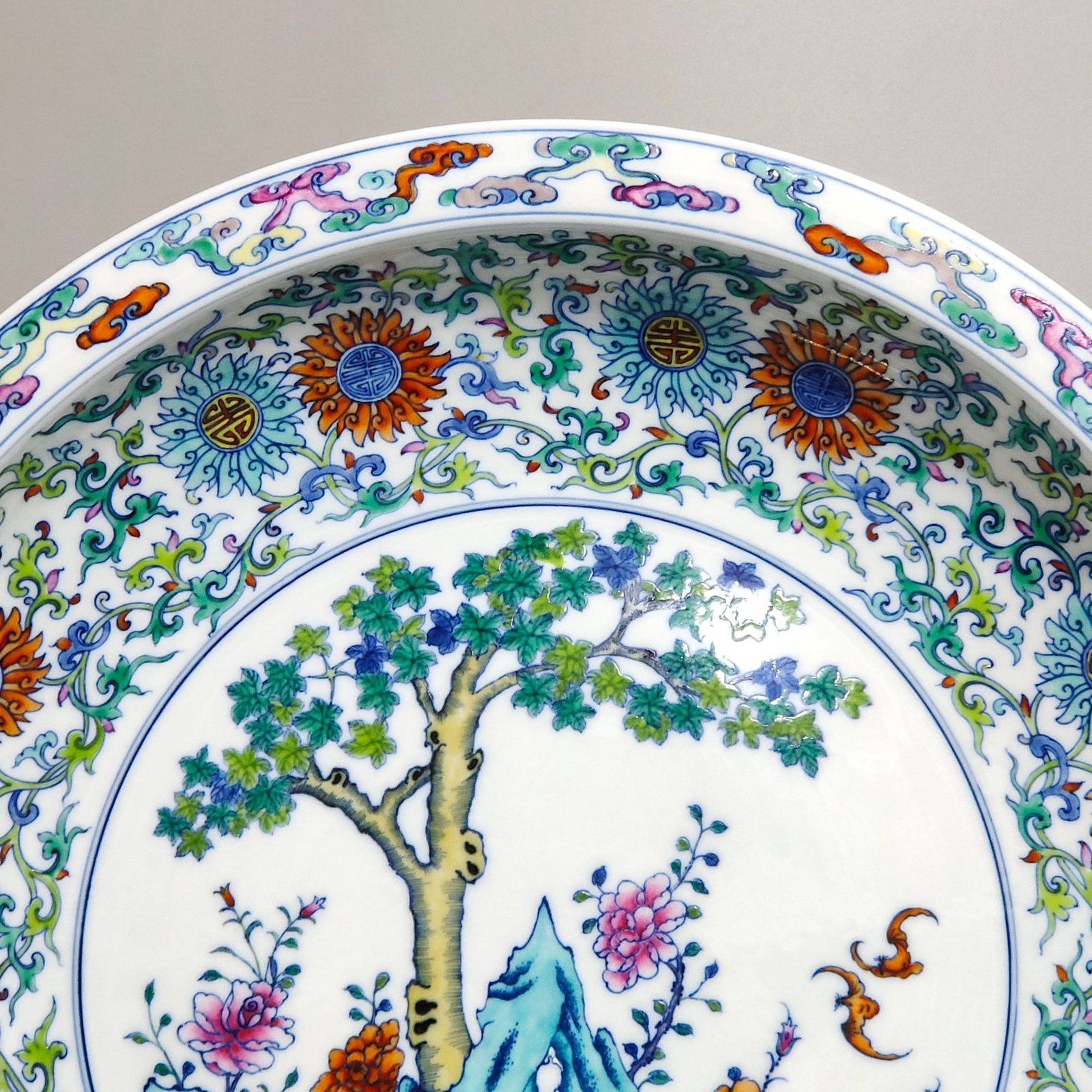 Qing Dynasty Yongzheng doucai blessing and longevity plate