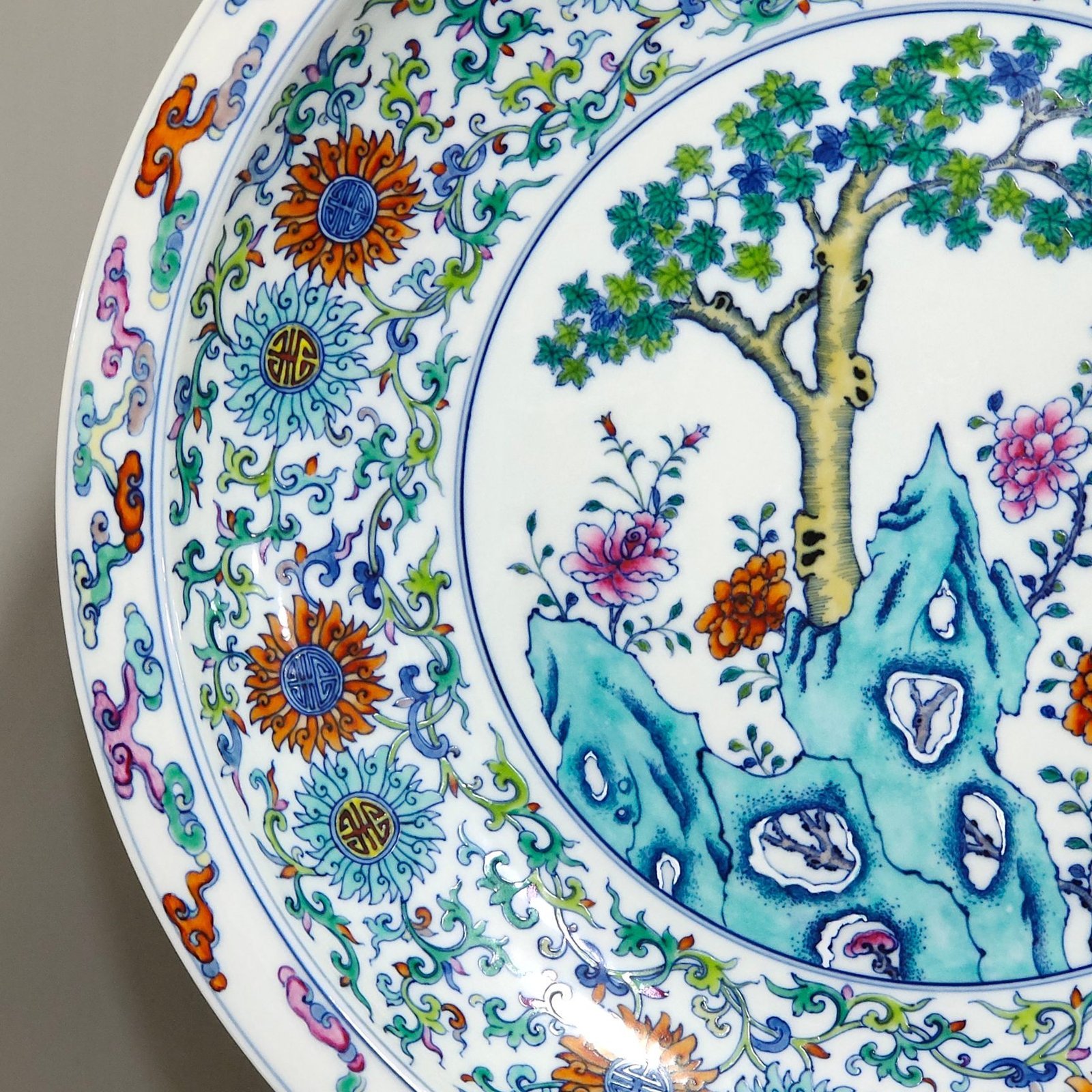 Qing Dynasty Yongzheng doucai blessing and longevity plate