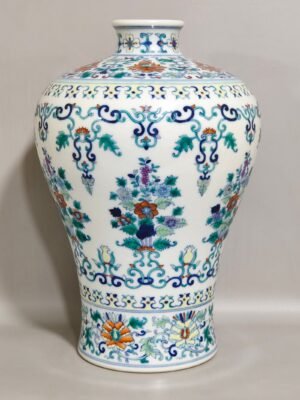 Qing Dynasty Yongzheng Doucai flower plum vase
