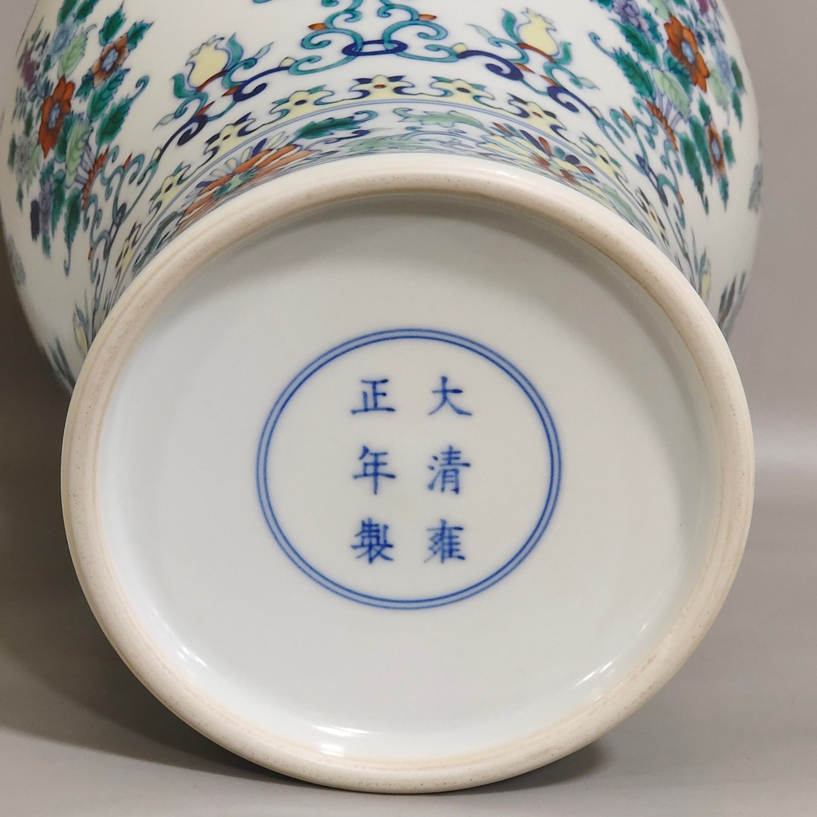 Qing Dynasty Yongzheng Doucai flower plum vase