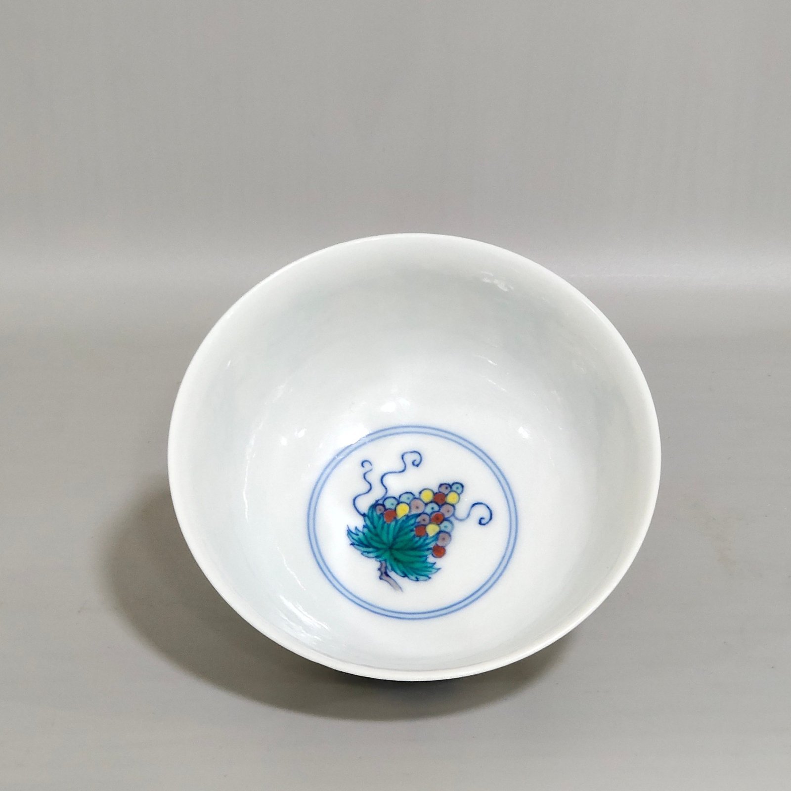 Qing Dynasty Yongzheng doucai grape cup