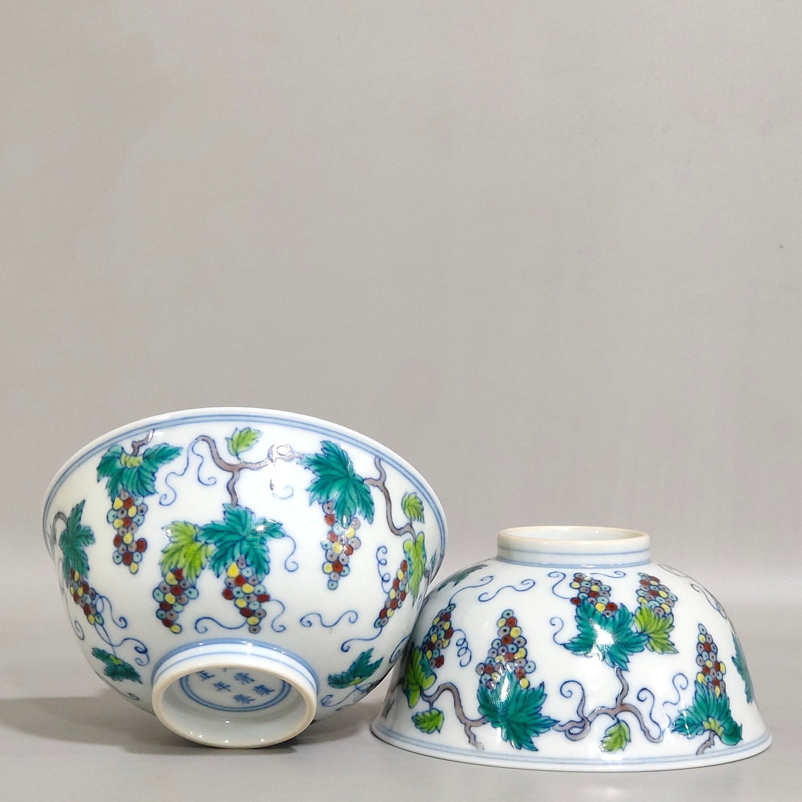 Qing Dynasty Yongzheng doucai grape cup