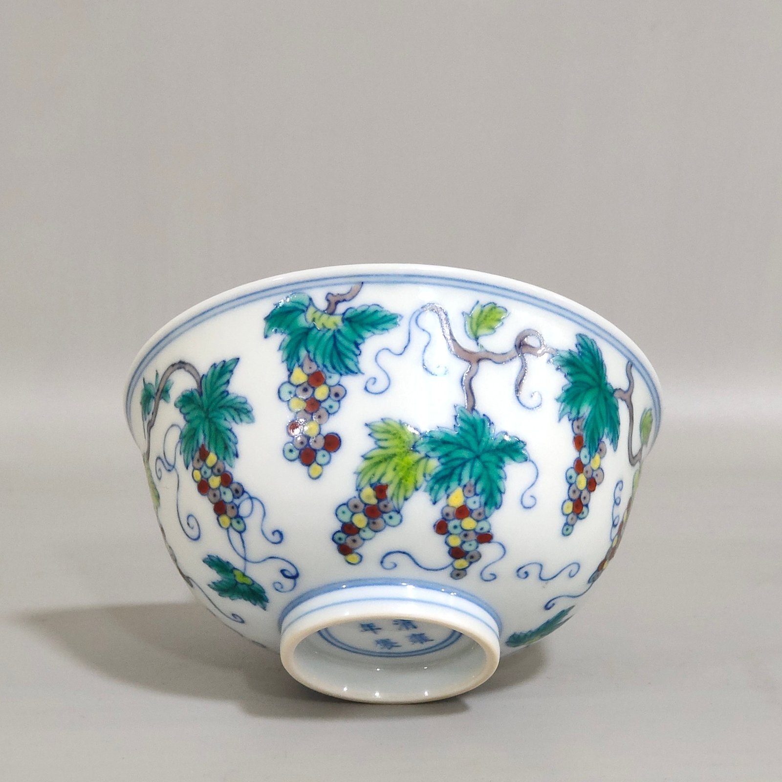 Qing Dynasty Yongzheng doucai grape cup