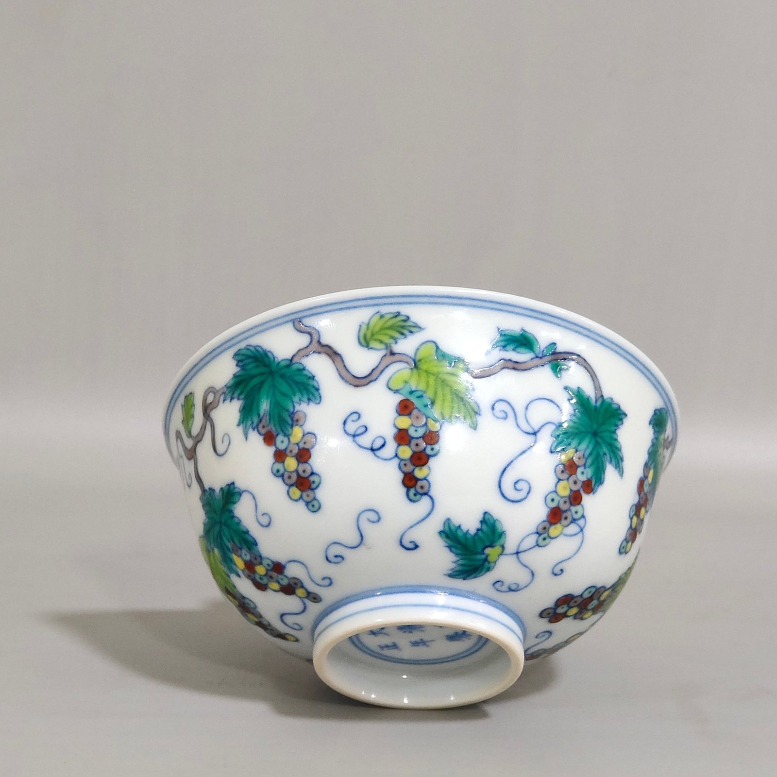 Qing Dynasty Yongzheng doucai grape cup