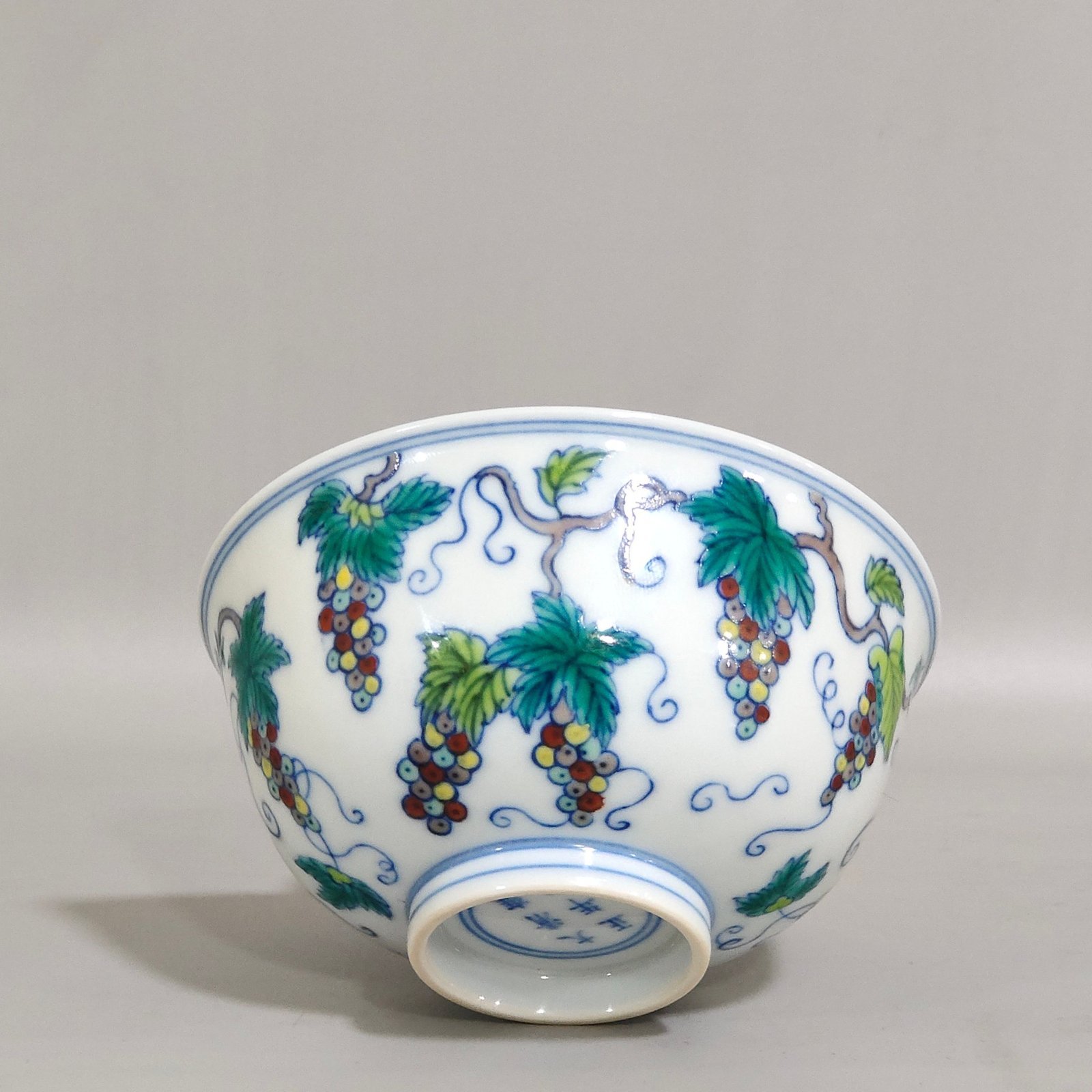 Qing Dynasty Yongzheng doucai grape cup