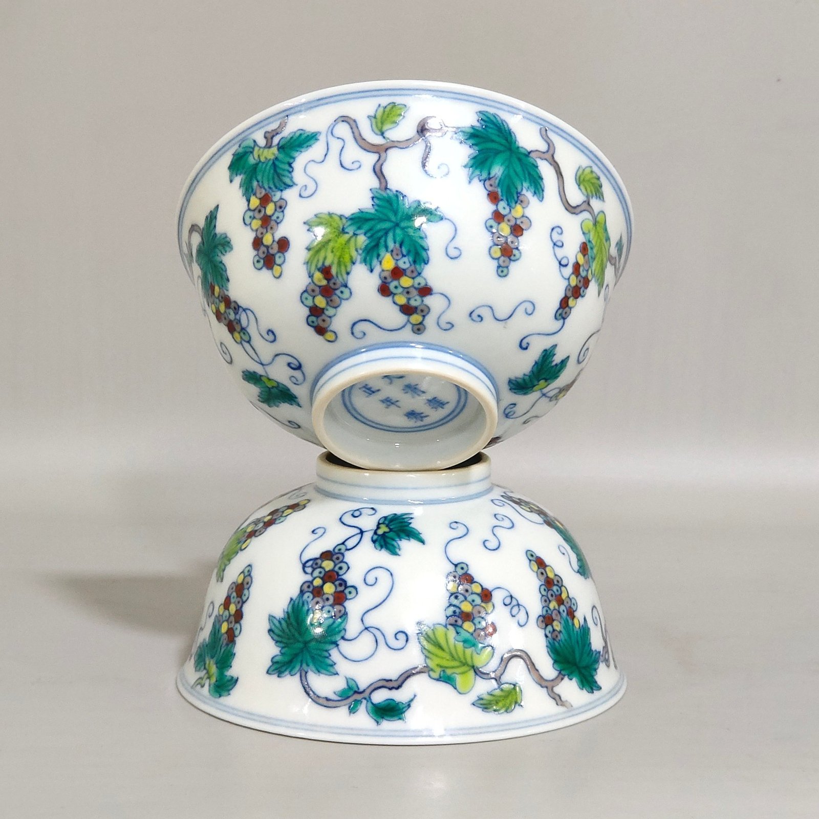 Qing Dynasty Yongzheng doucai grape cup