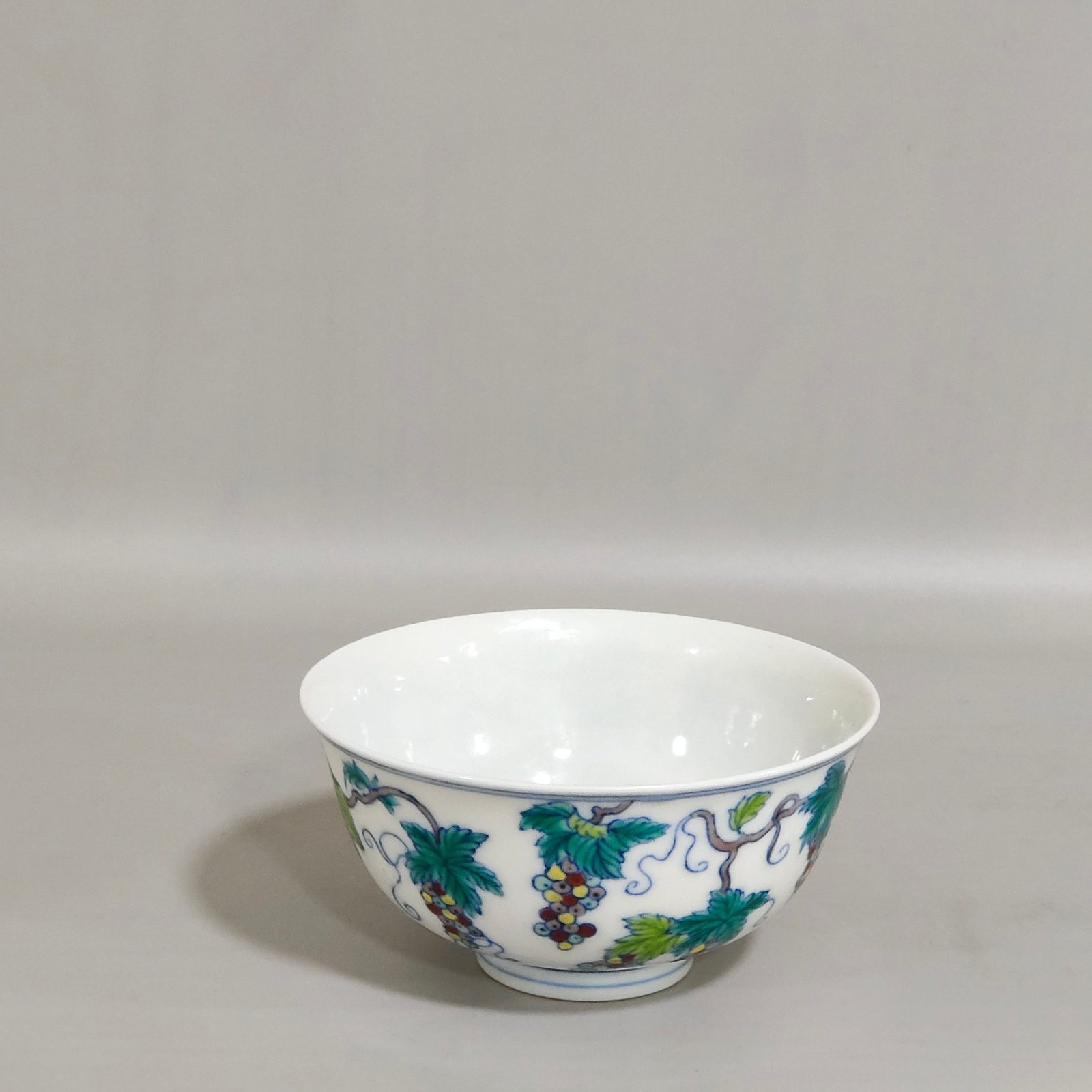 Qing Dynasty Yongzheng doucai grape cup