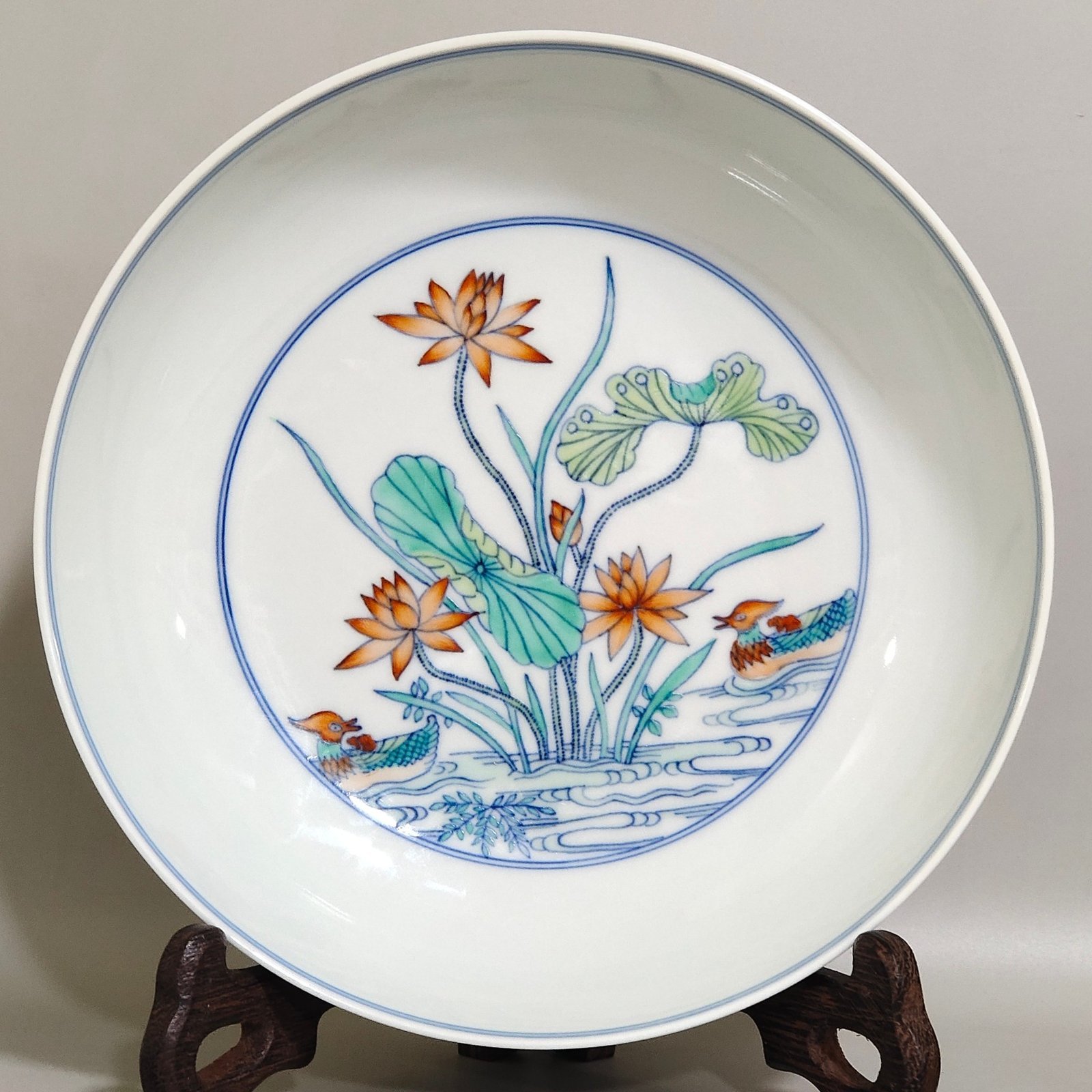 Qing Dynasty Yongzheng colorful mandarin ducks and lotus lying on the foot tray