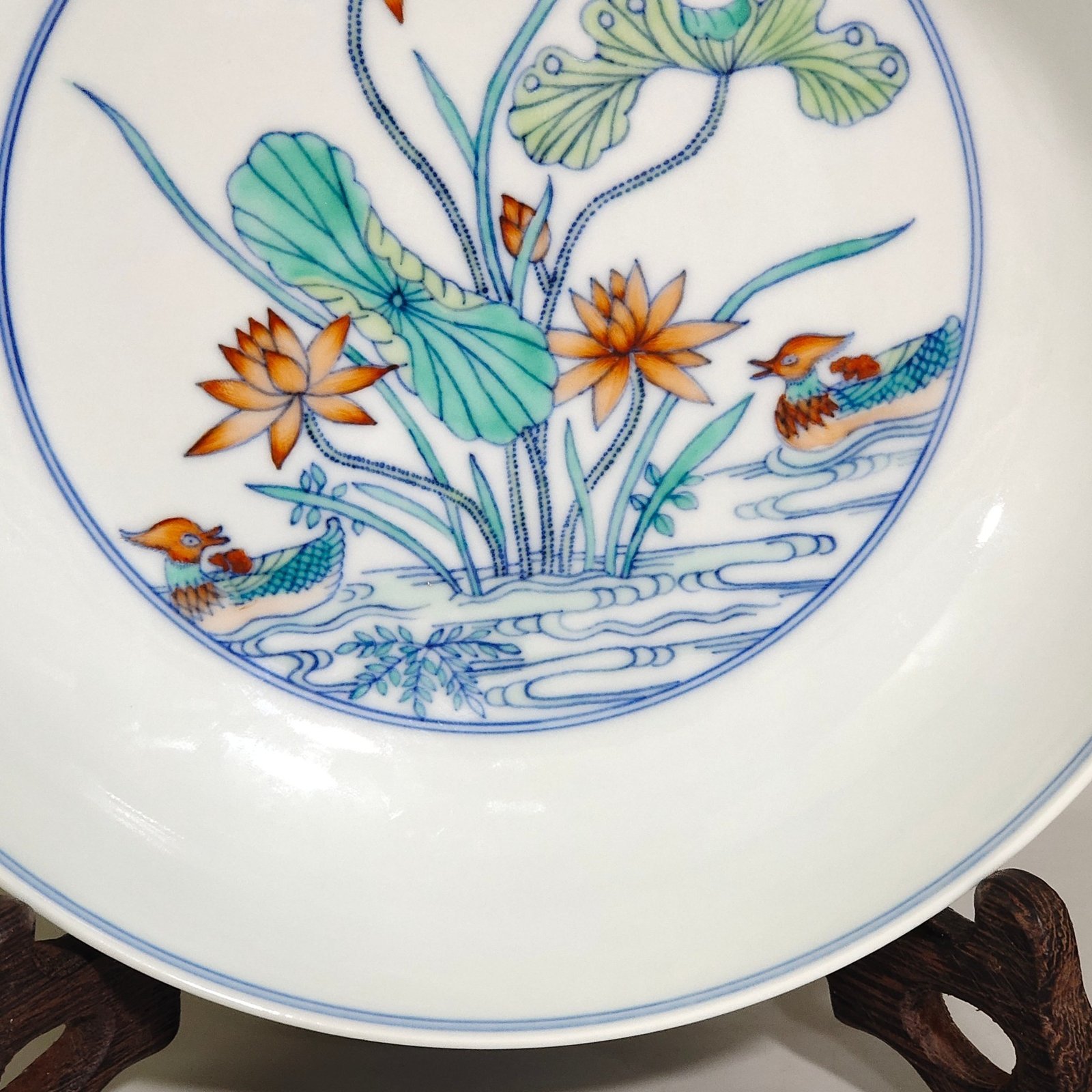 Qing Dynasty Yongzheng colorful mandarin ducks and lotus lying on the foot tray