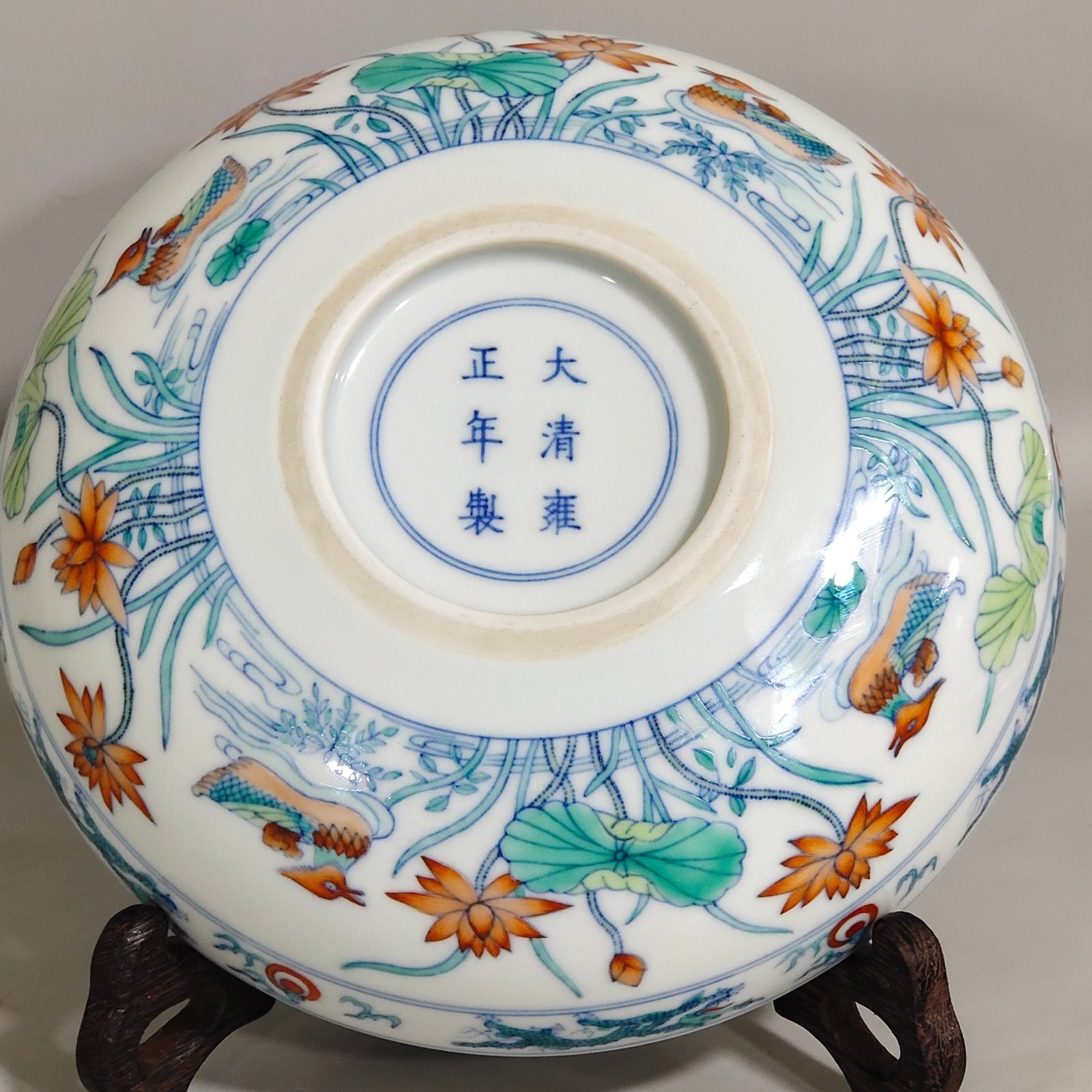 Qing Dynasty Yongzheng colorful mandarin ducks and lotus lying on the foot tray