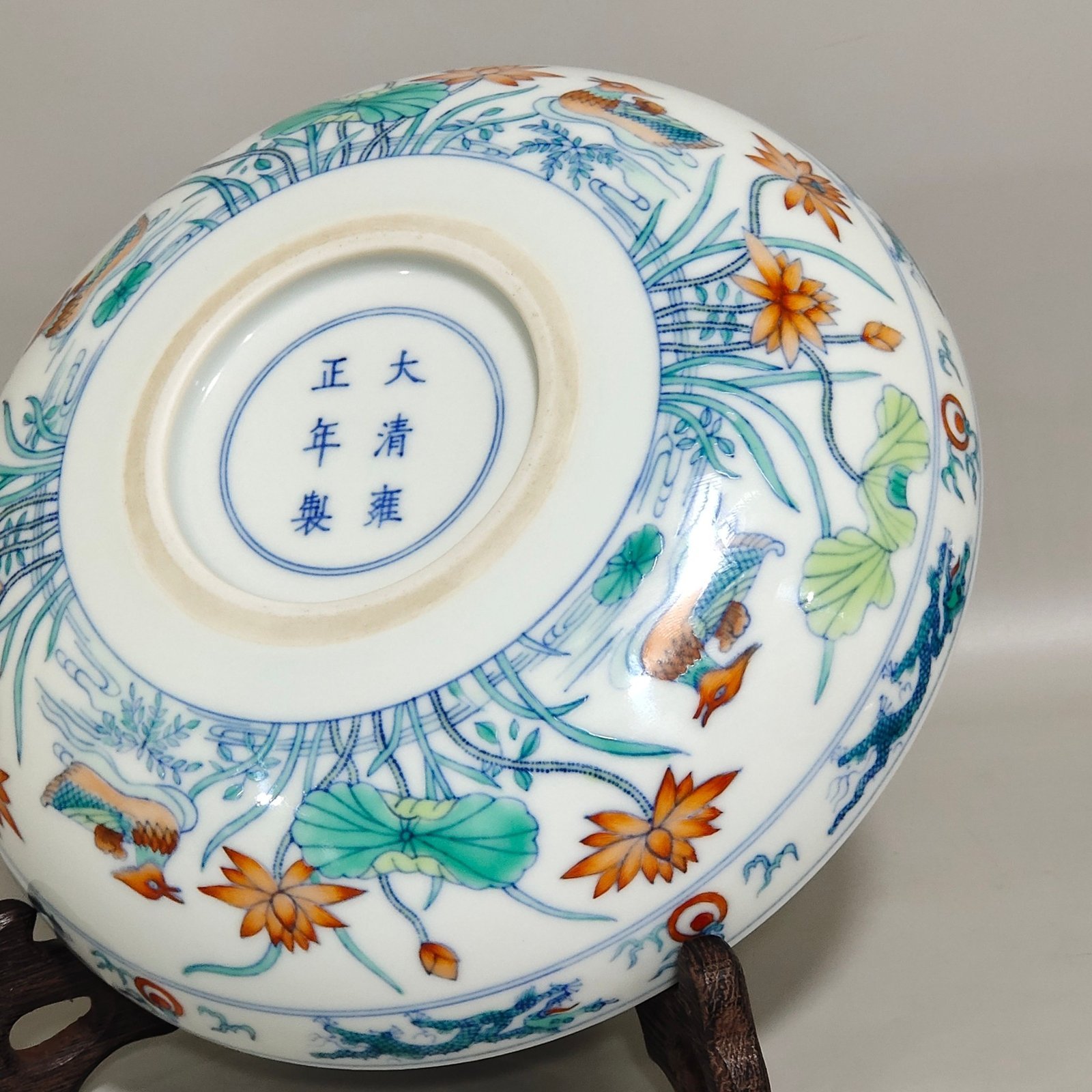 Qing Dynasty Yongzheng colorful mandarin ducks and lotus lying on the foot tray