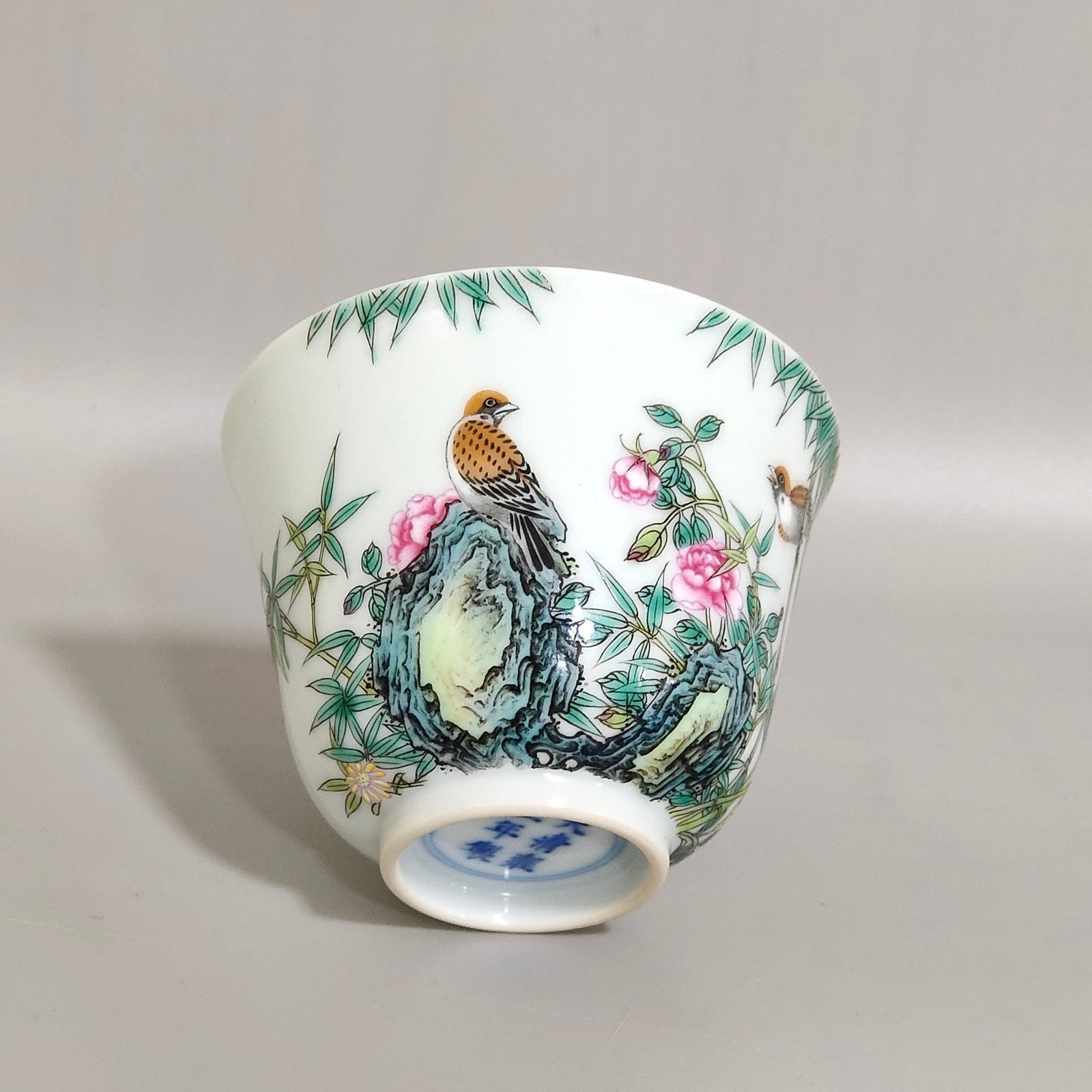 Qing Dynasty Yongzheng rose flower green bamboo poem thin cup
