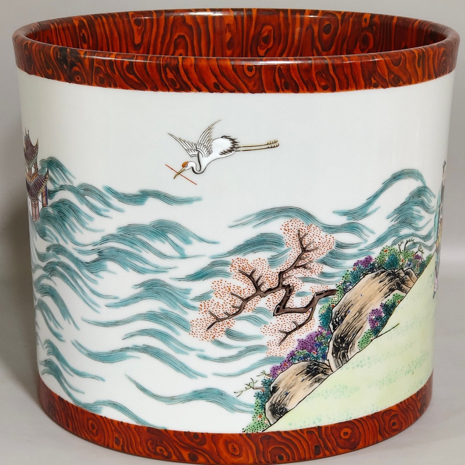 Qing Dynasty Yongzheng wood grain glazed Haiwu Tianchi pen holder